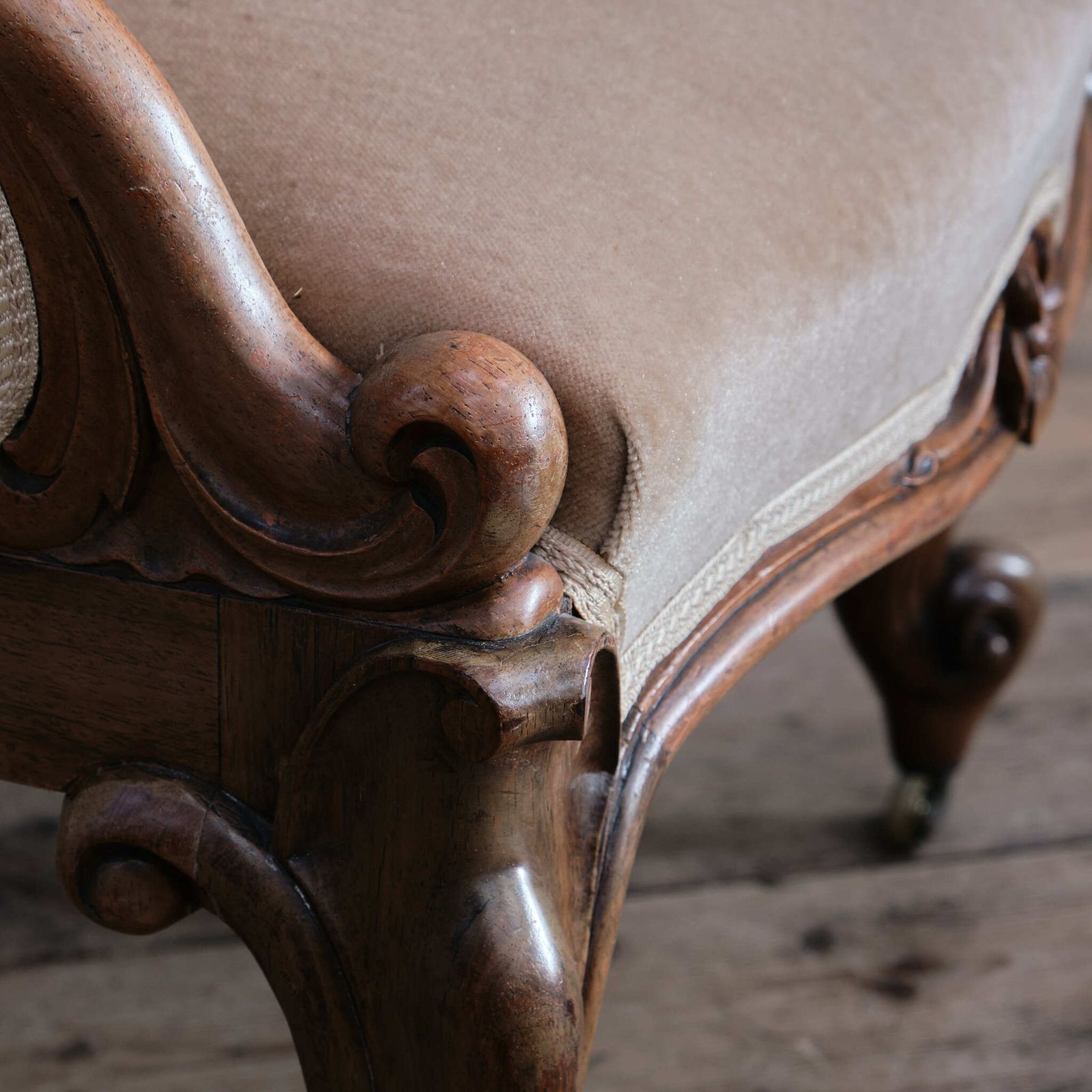 photo vintage 19th Century Carved Rosewood Armchair