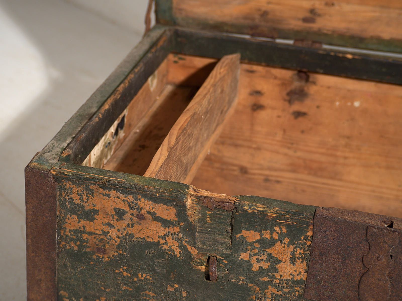 photo furniture Antique Green Patina Antique Chest (C.1900) #32