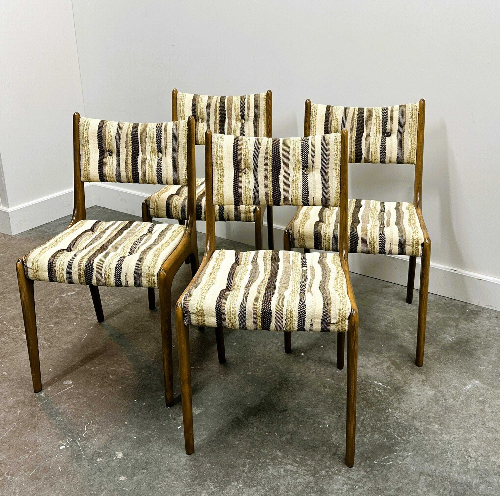 Set Van 4 Teakhouten Deense Eetkamerstoelen Met Bijbehorende Bekleding, Jaren 1970 photo buy