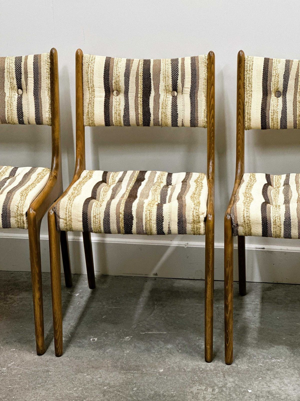 photo for sale Set Van 4 Teakhouten Deense Eetkamerstoelen Met Bijbehorende Bekleding, Jaren 1970