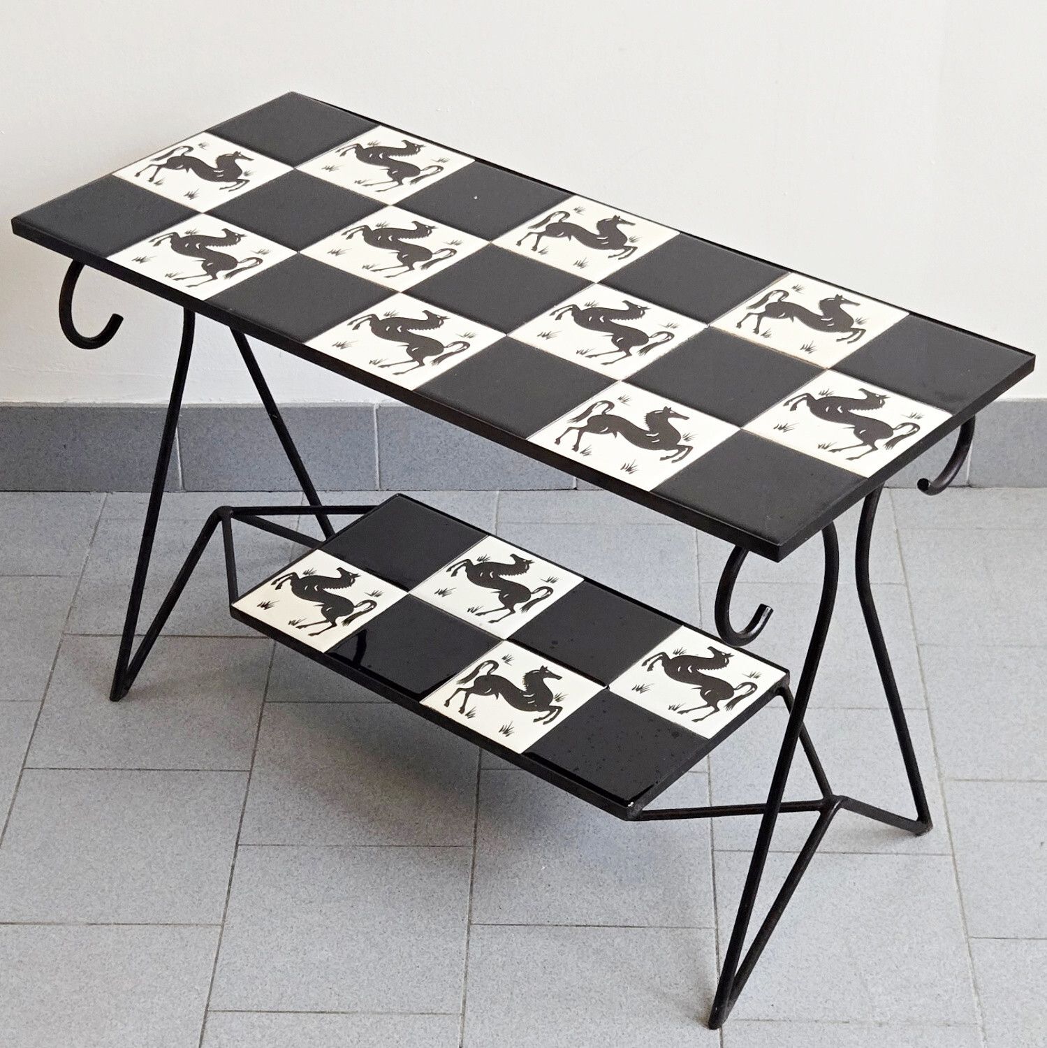 Vintage salontafel ca. jaren 1950 met keramisch paardenpatroon – Rockabilly stijl