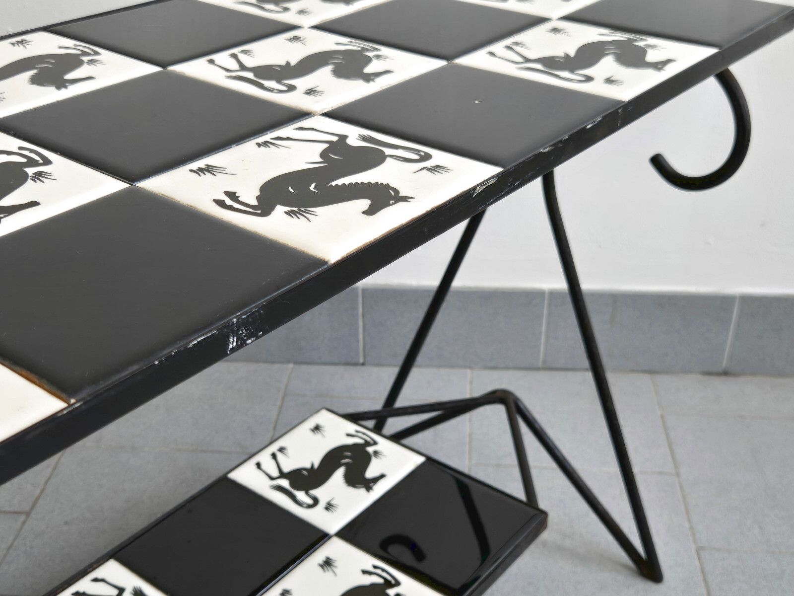 309.0 Vintage salontafel ca. jaren 1950 met keramisch paardenpatroon – Rockabilly stijl photo