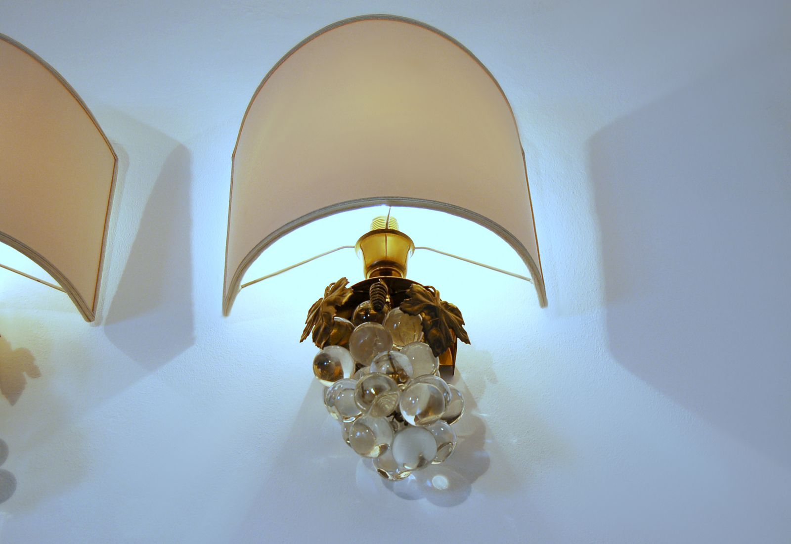 Pair Of Wall Bunch Of Grapes / Brass And Murano Glass 1960 photo Lighting