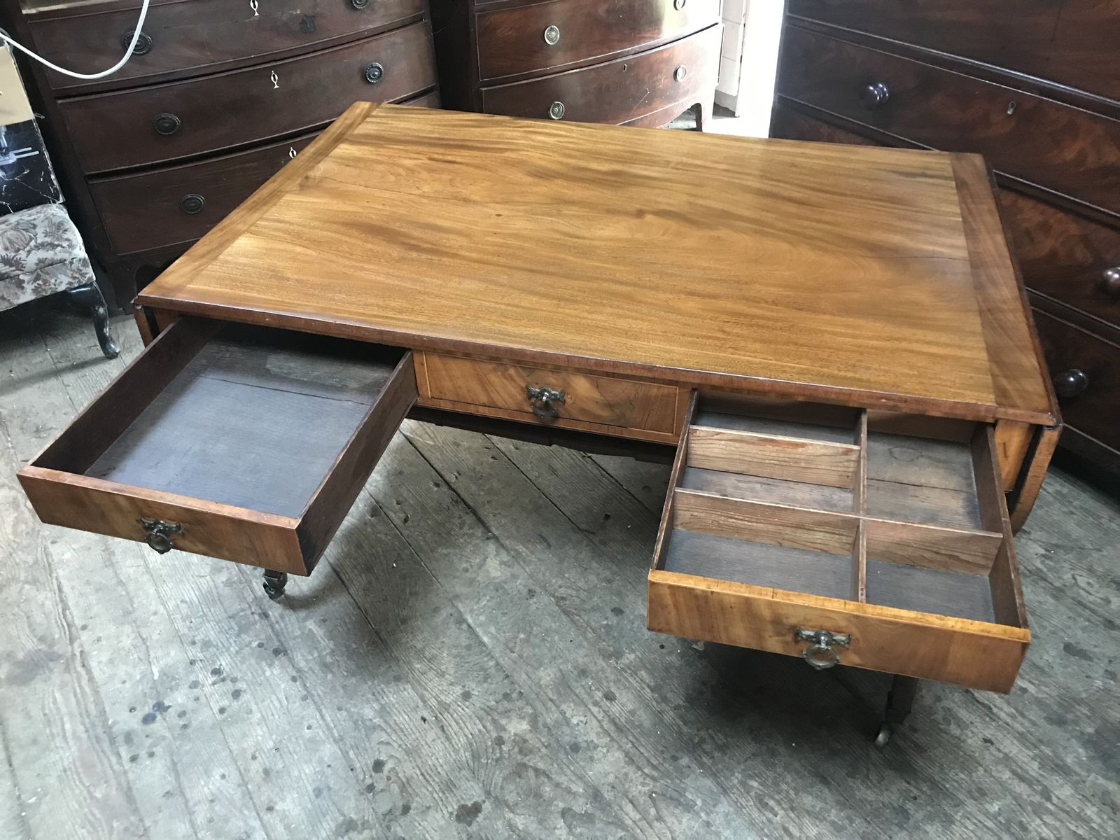 Large Georgian Mahogany Table From A Very Exclusive Country House / Hotel . photo vintage