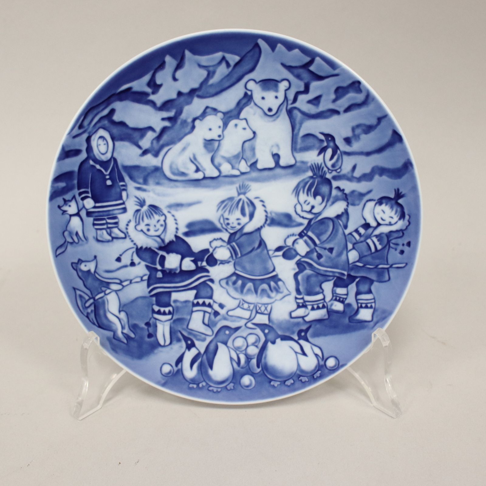 Royal Copenhaghen Plate Christmas Children Blue Porcelain 2005 photo for sale
