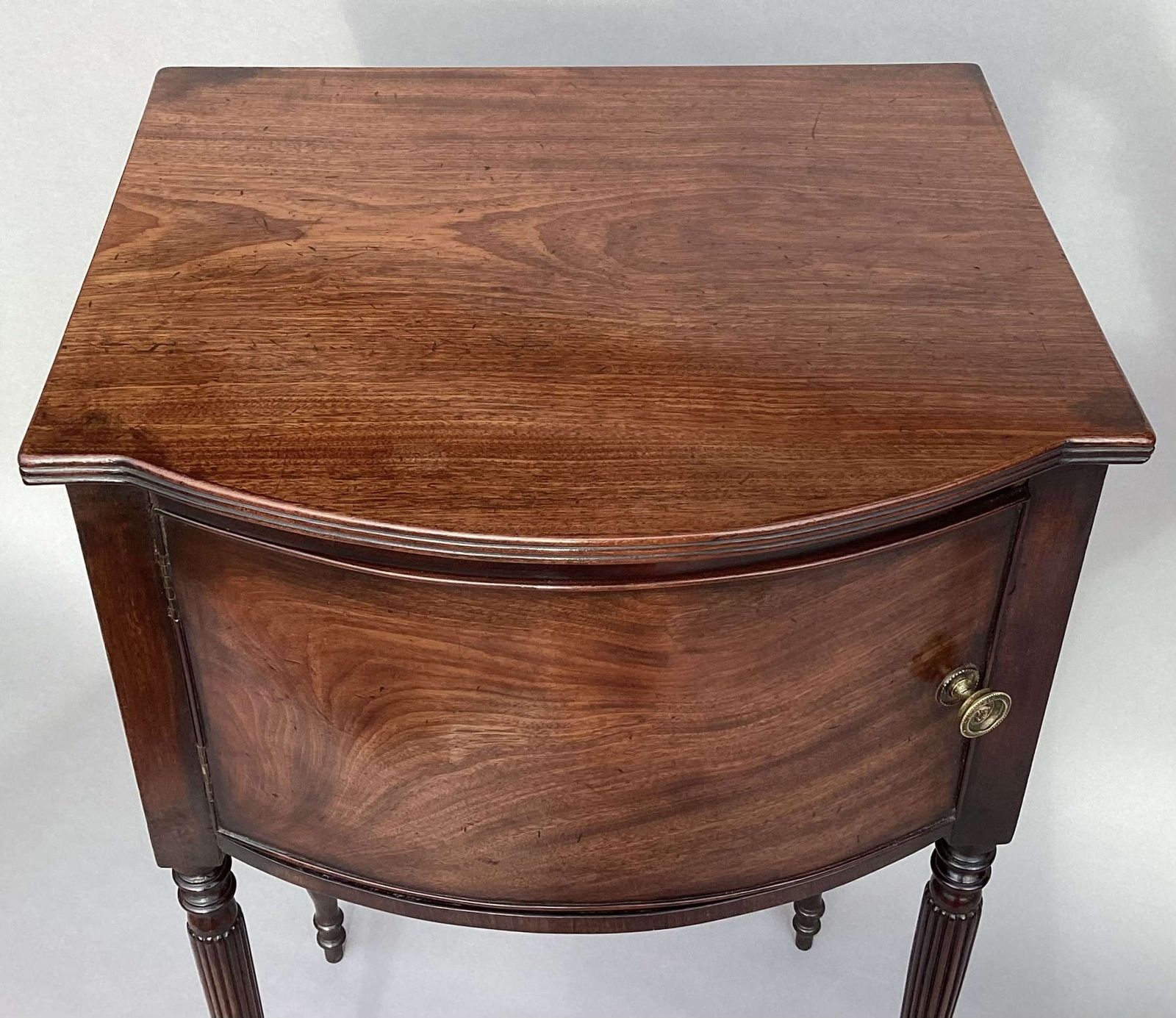 photo furniture Fine George III Pair Of Mahogany Bedside Cabinets / Cupboards