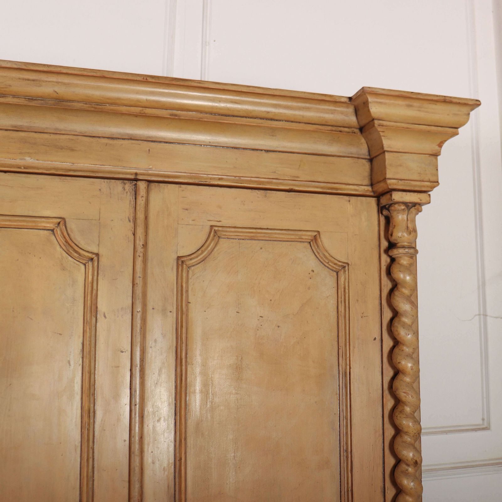 Original Painted Country House Wardrobe photo Furniture