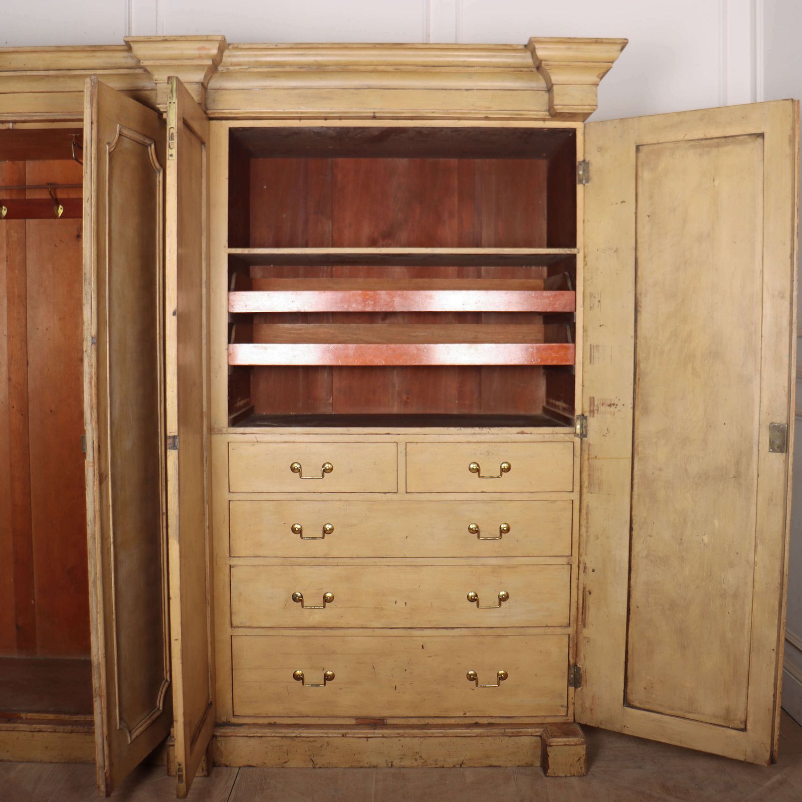 7800.0 Original Painted Country House Wardrobe photo