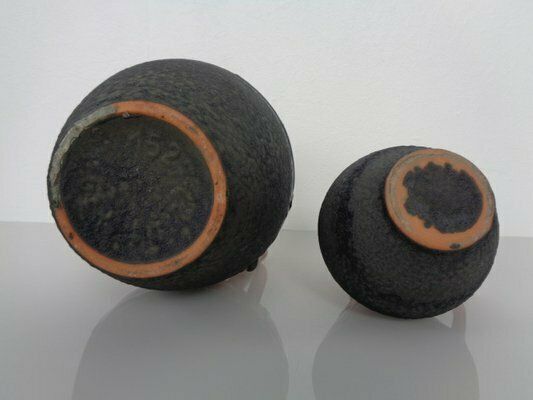 photo vinterior Red & Black Lava Ceramic Vases By Heinz Siery For Carstens, 1960s, Set Of 2