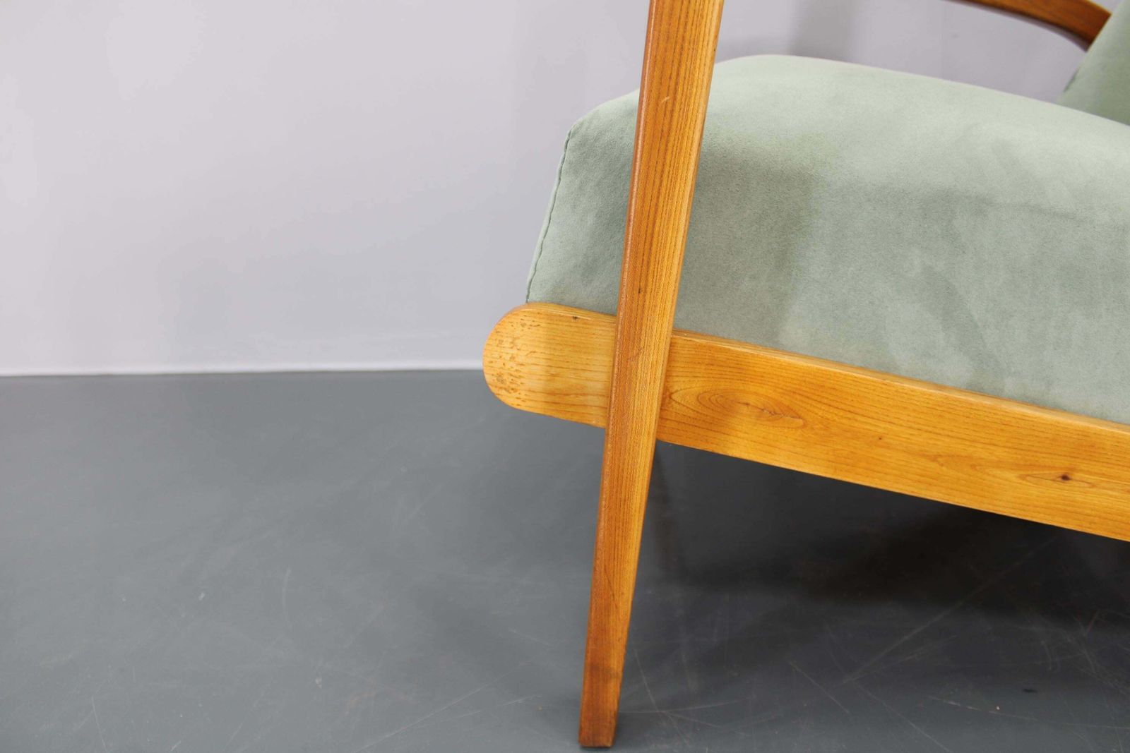 photo vinterior Kozelka En Kropacek – Paar Eiken Fauteuils, Zeldzaam Model, Ca. Jaren 1960, Nagezien En Opgeknapt