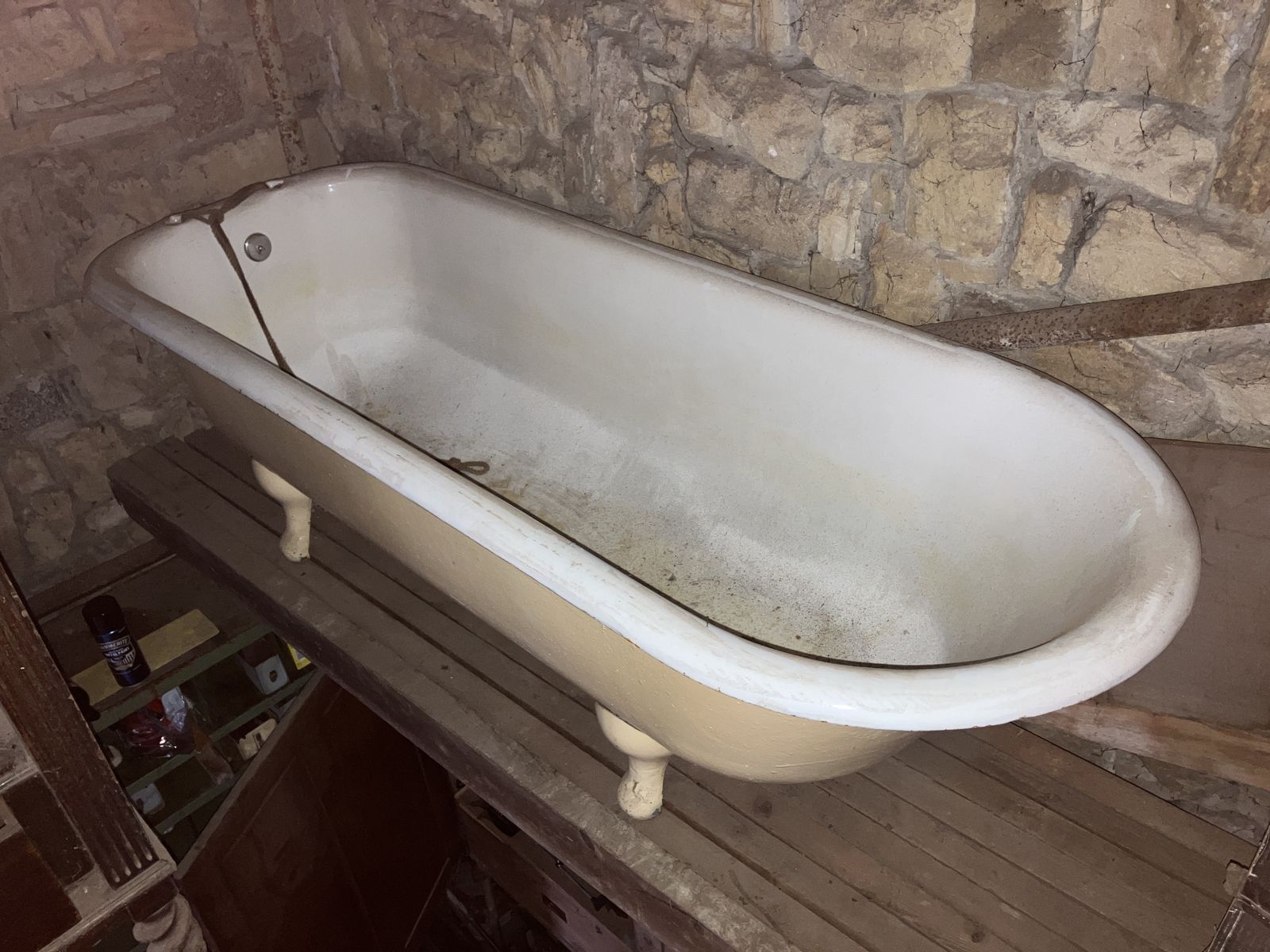Cast Iron Roll Top Bath On Feet