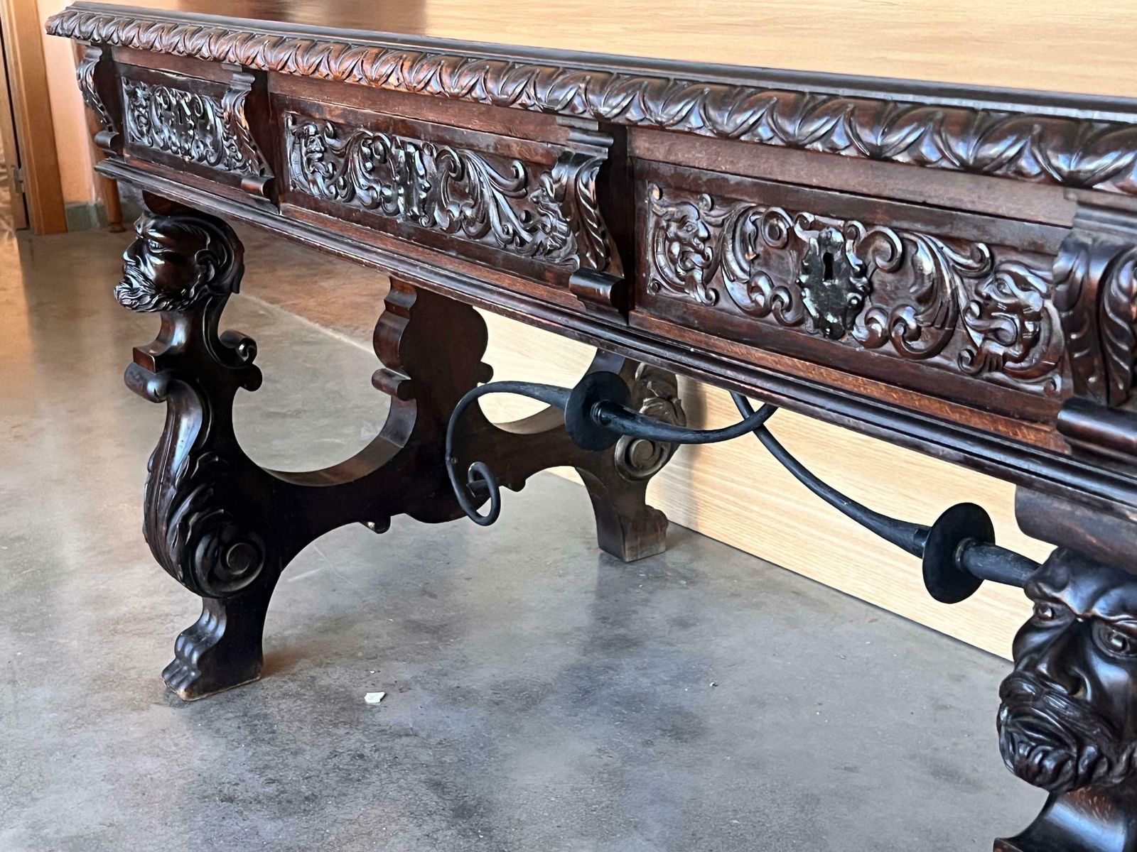 Table de bibliothèque ou bureau baroque espagnol à deux faces en chêne, XIXe siècle photo vinterior