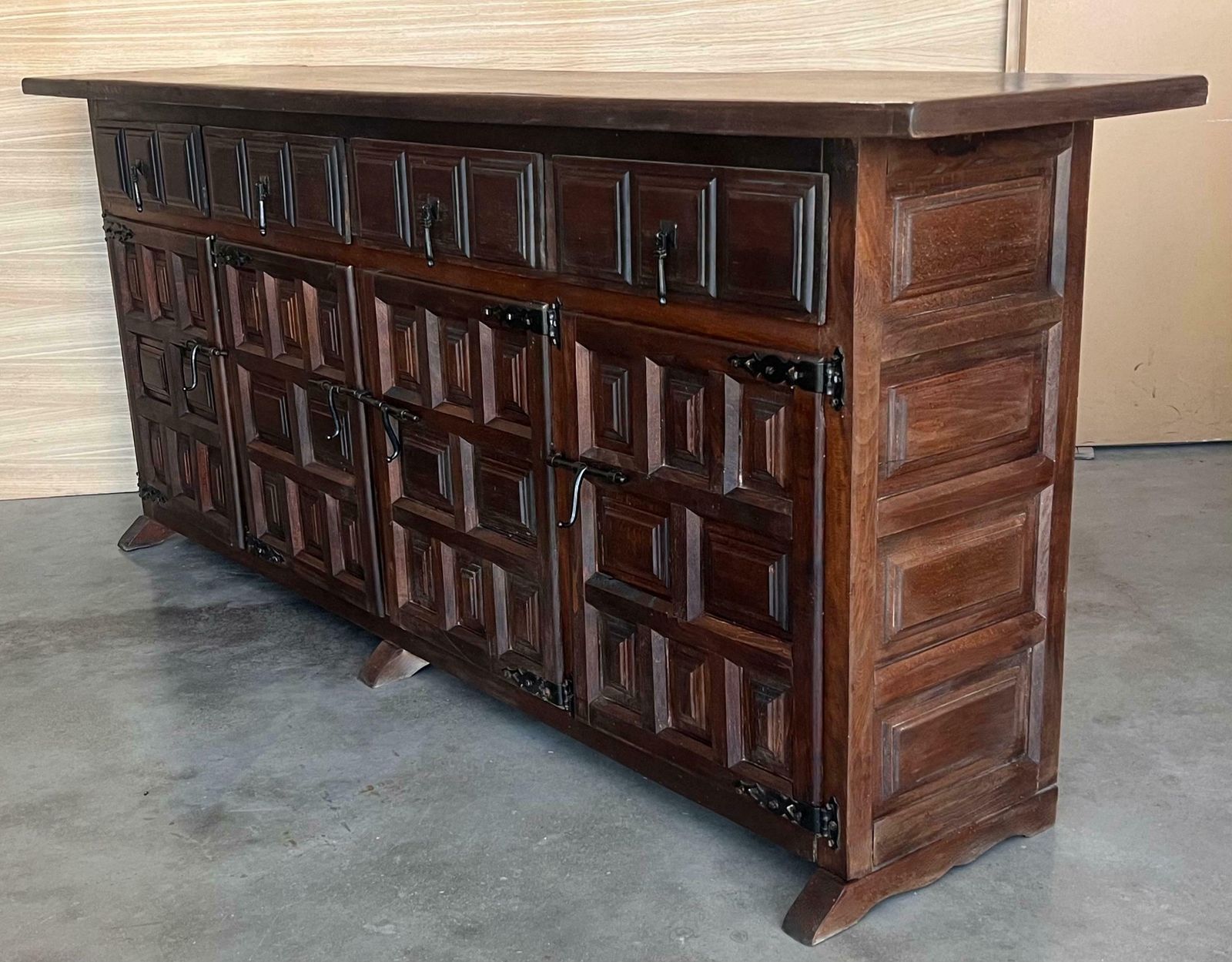 Grande credenza ou buffet baroque catalan espagnol en noyer, XIXe siècle photo Mobilier
