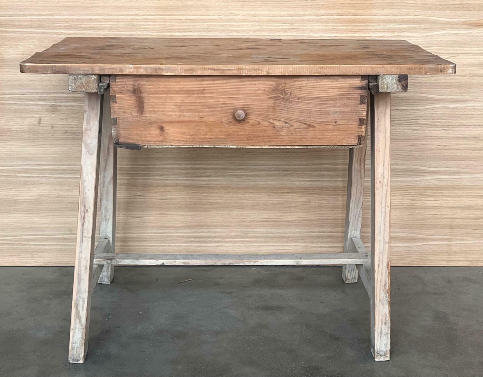 Table d'appoint baroque espagnole décolorée avec tiroir photo furniture