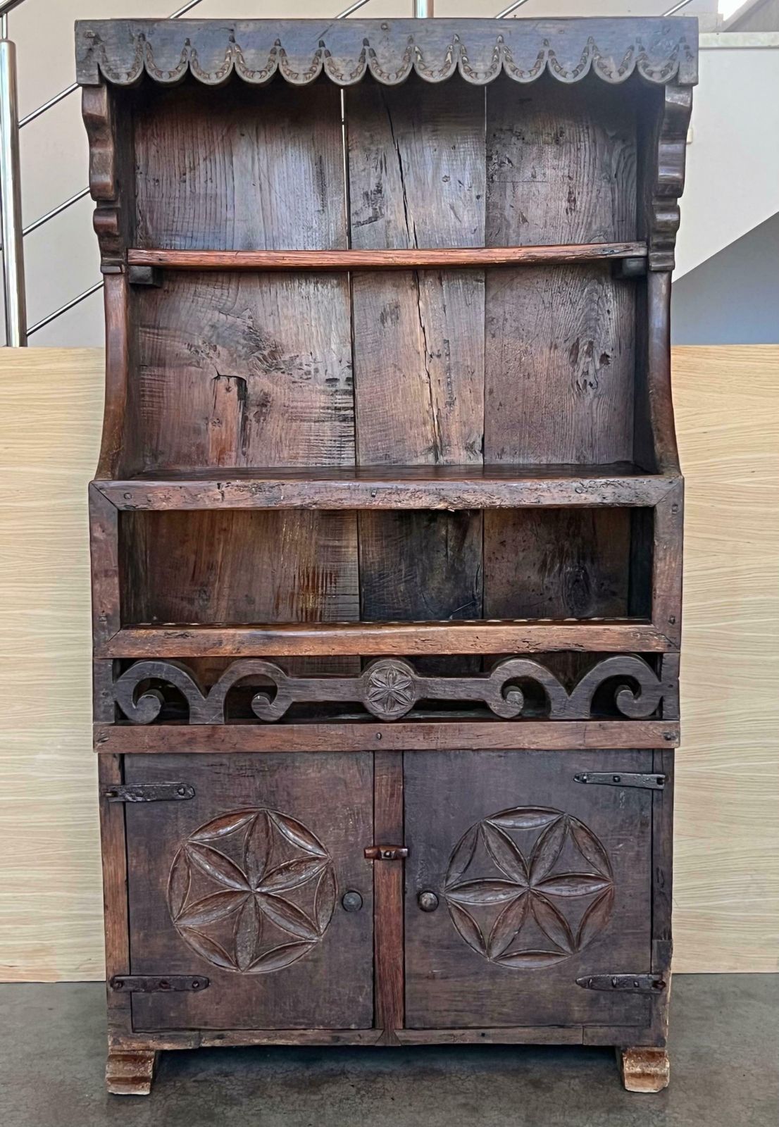 Armoire XIXe siècle en noyer, influence castillane, Espagne, restaurée photo furniture