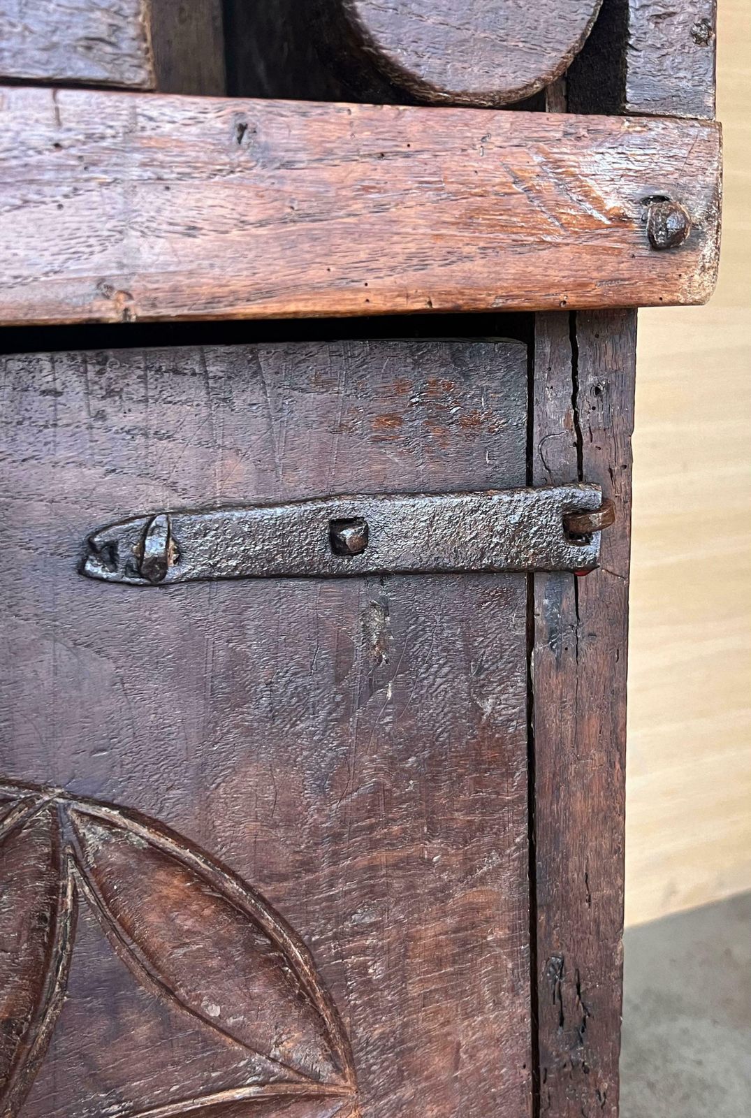 photo for sale Armoire XIXe siècle en noyer, influence castillane, Espagne, restaurée
