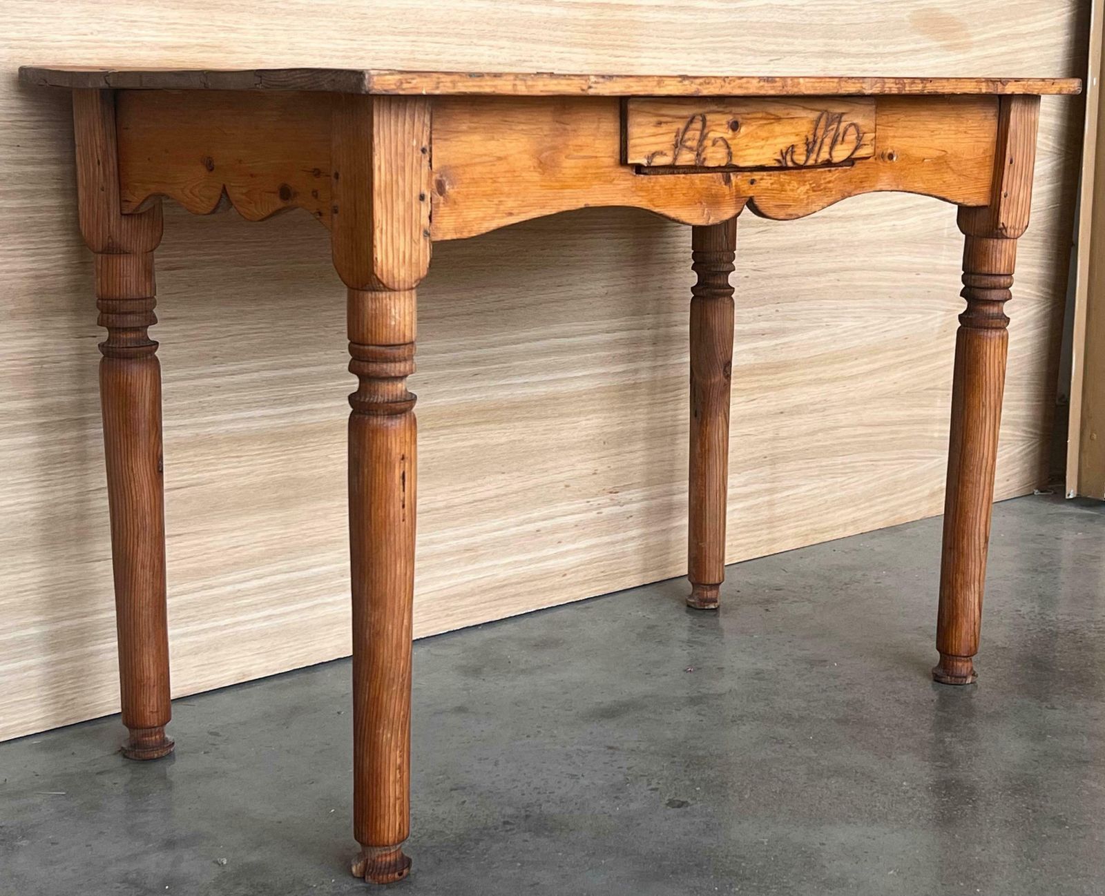 Table console ou table de canapé espagnole rustique en pin « Mobila », avec tiroir photo vinterior