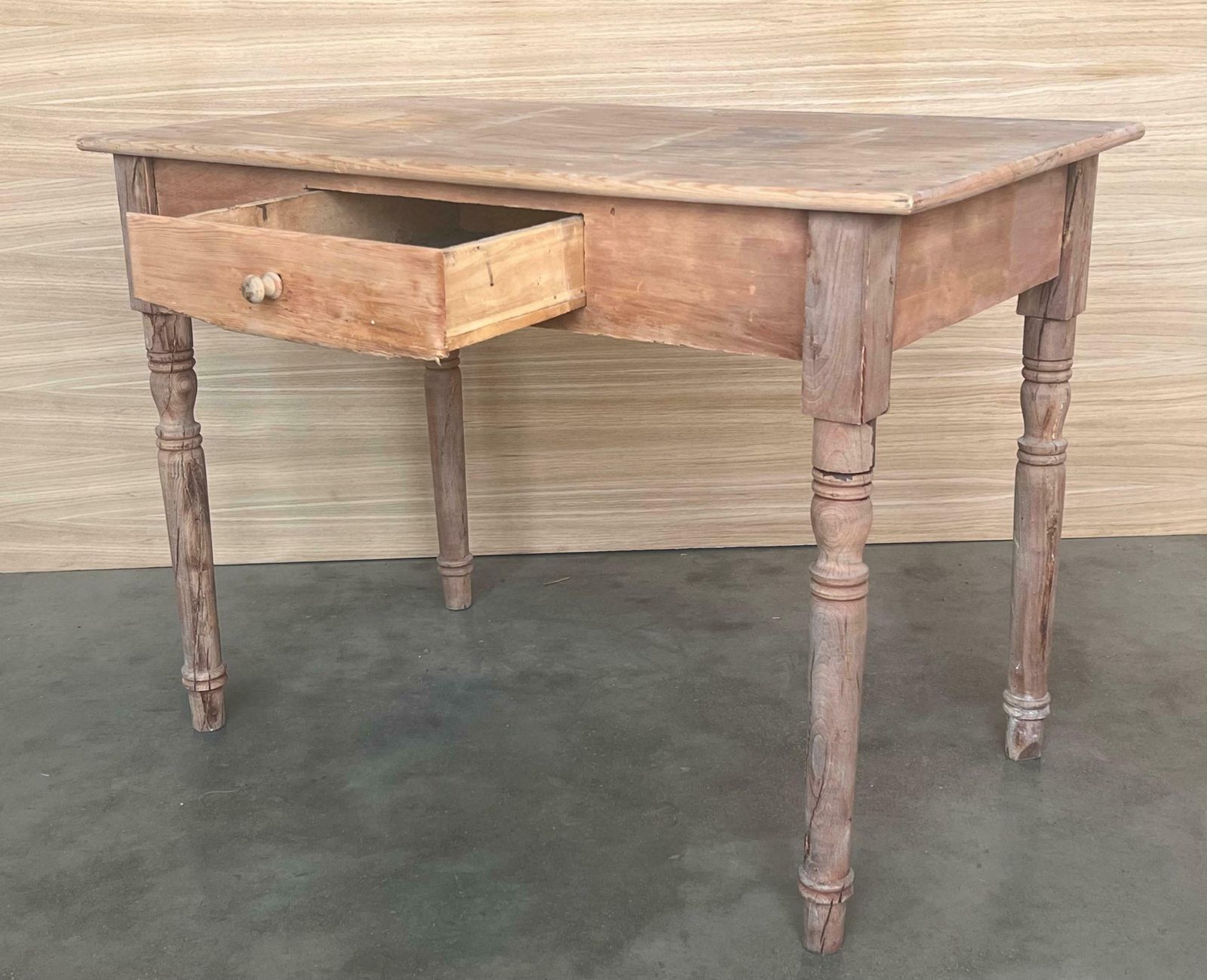 Table d'appoint baroque espagnole décolorée avec tiroir photo buy