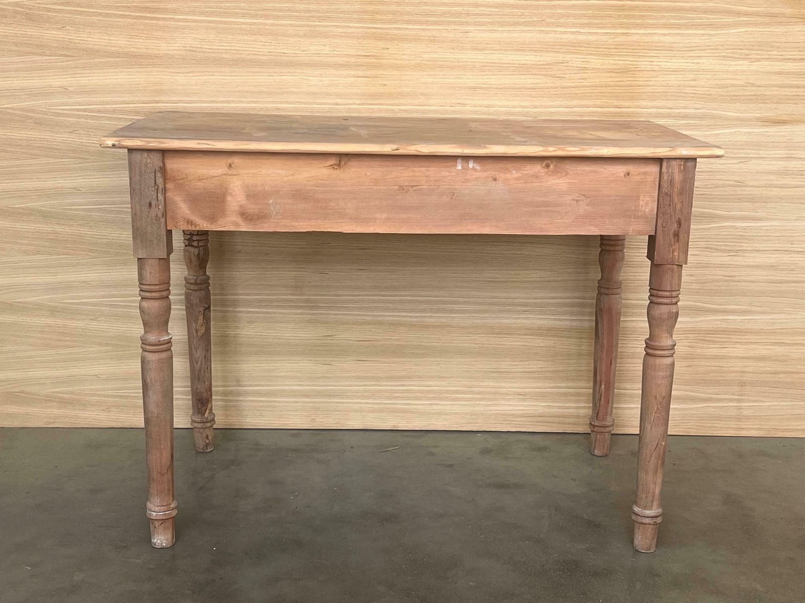 Table d'appoint baroque espagnole décolorée avec tiroir photo vintage