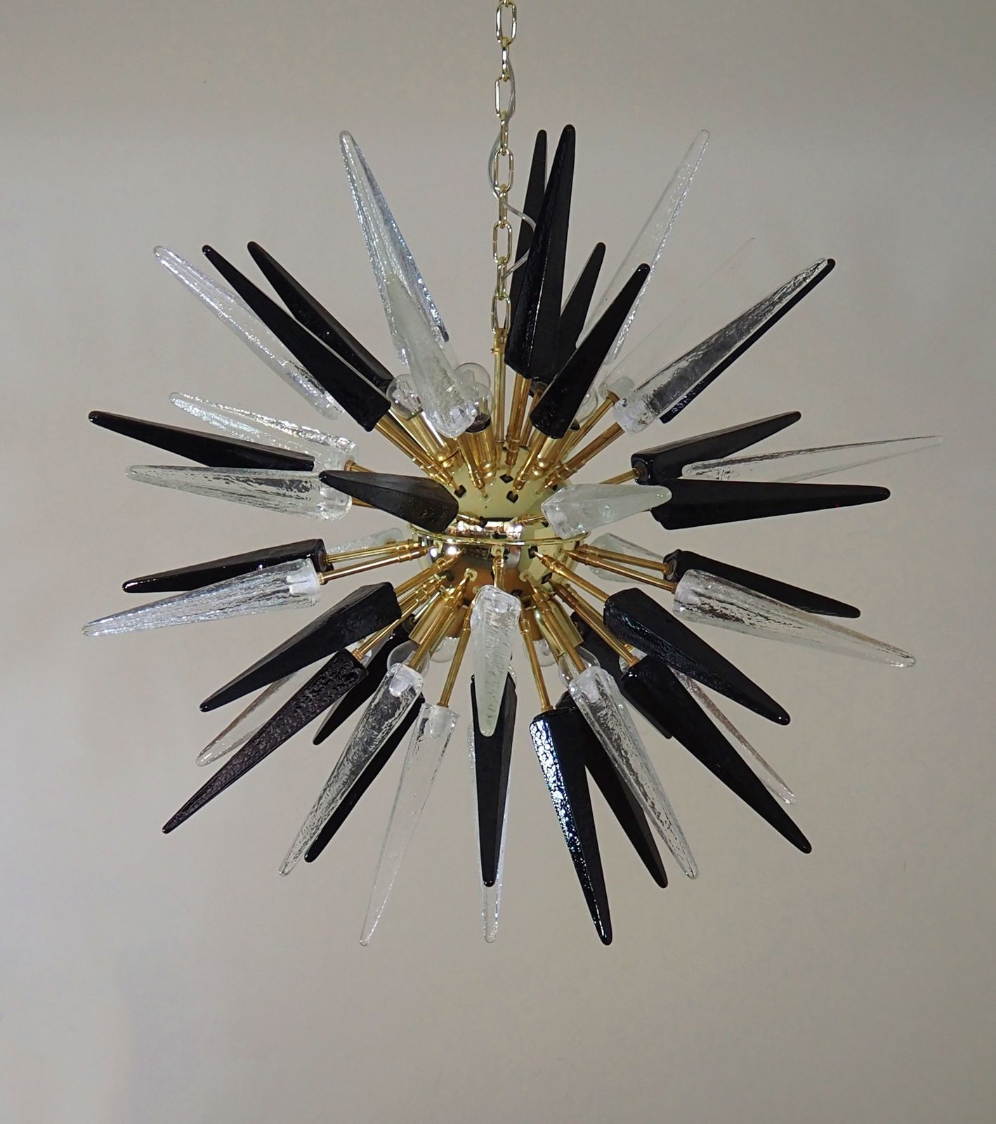 photo vintage Exceptional Murano Trasparent And Black Glass Sputnik Chandelier   51 Glasses