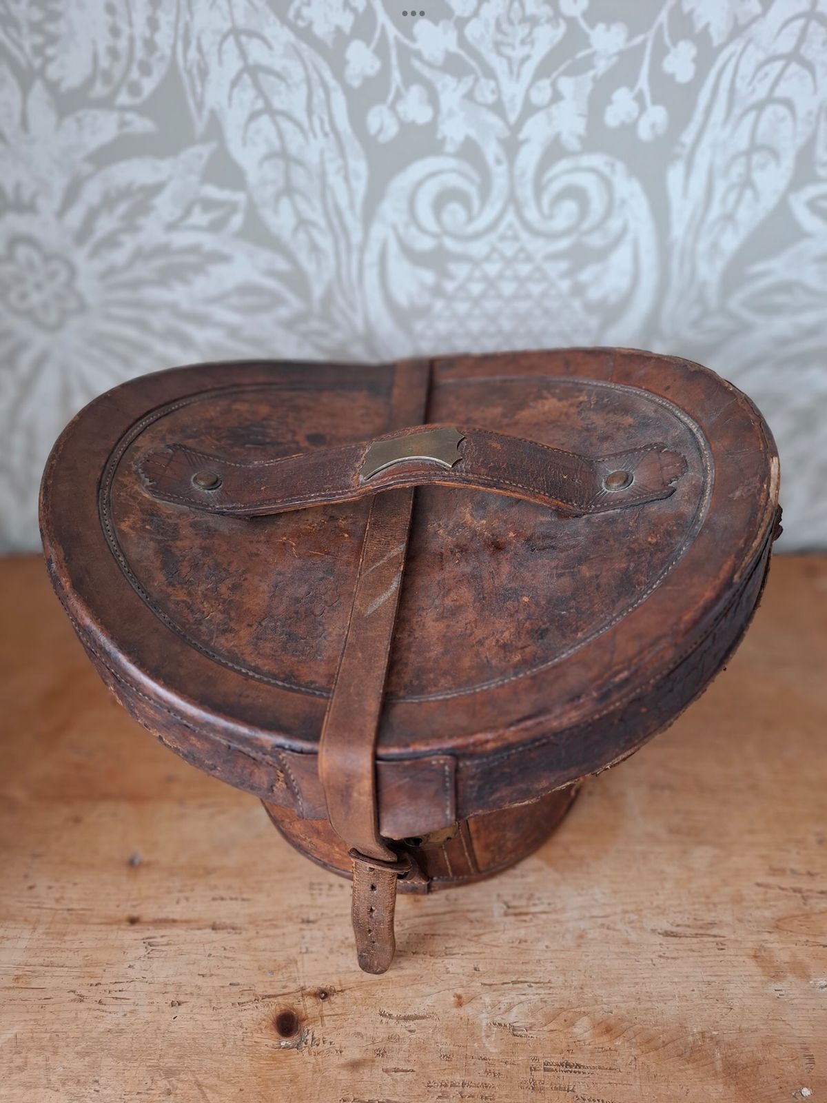Late 1700s George II Leather Top Hat Case photo 175.0