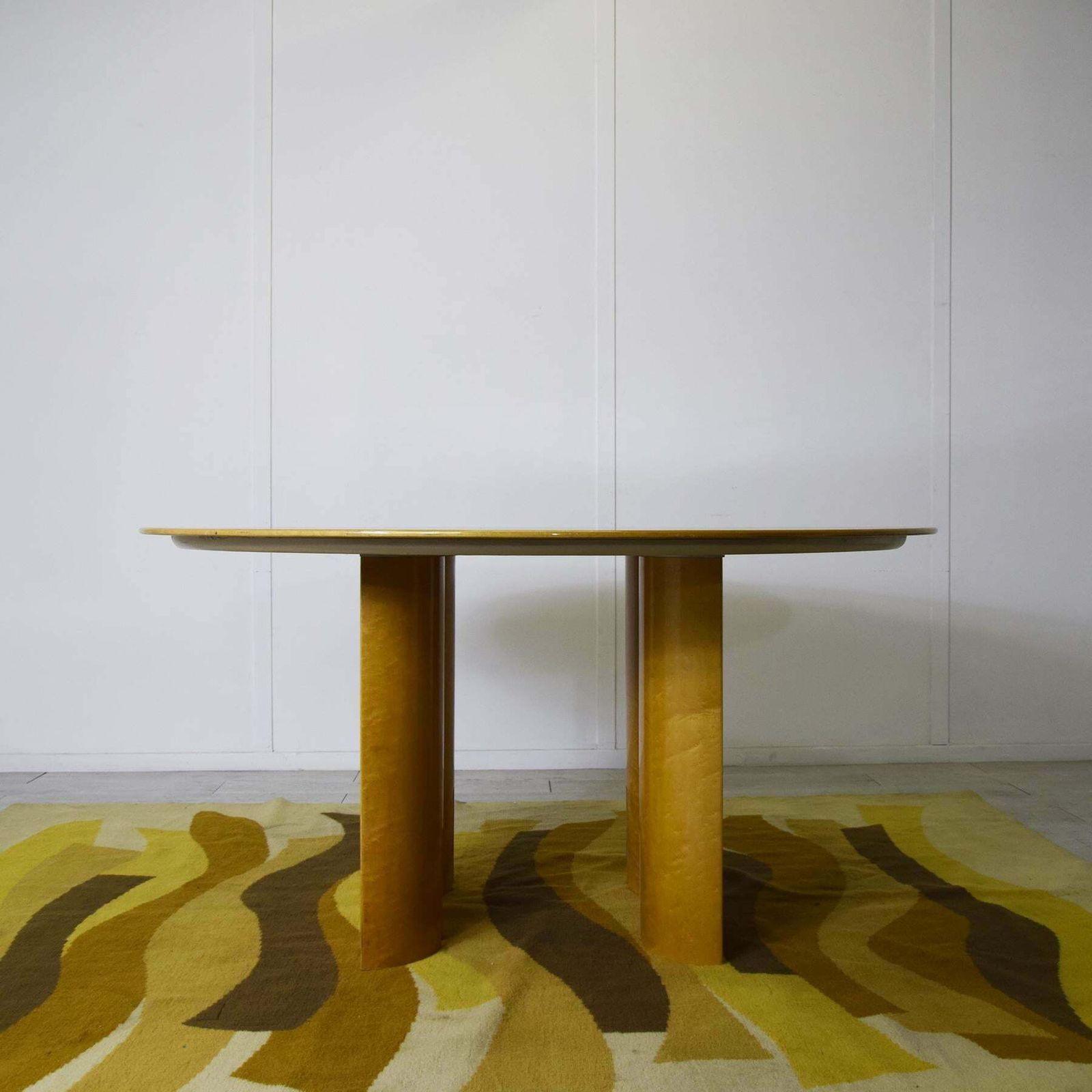 photo furniture Giovanni Offredi Round Table For Saporiti Italia 1980s.