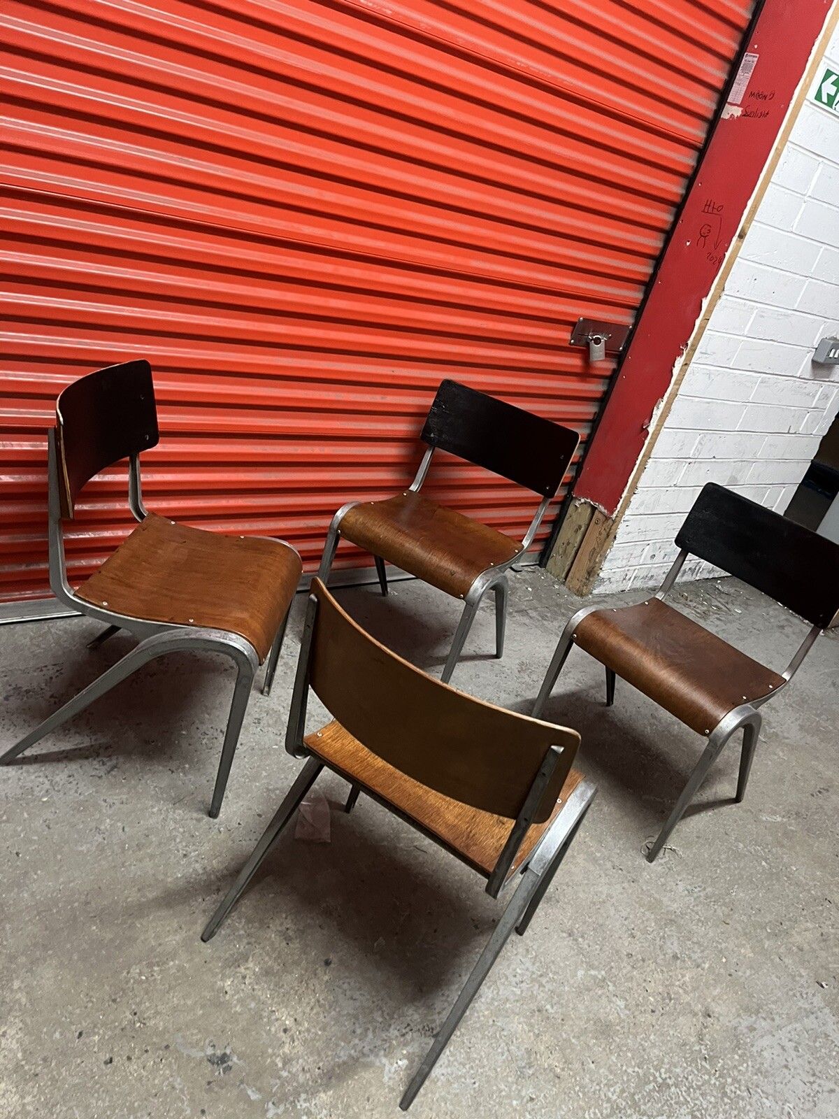 photo vintage Esavian Stacking Chair By James Leonard 1950s Rare Wide Frame