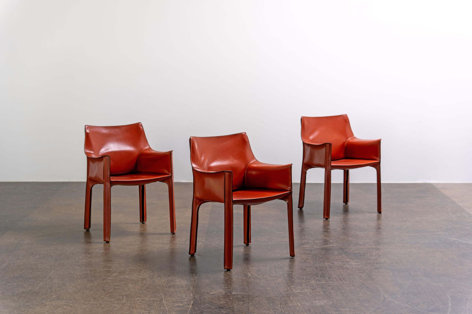 photo furniture Leather "Cab" 413 Arm Chair By Mario Bellini Cassina, 1977