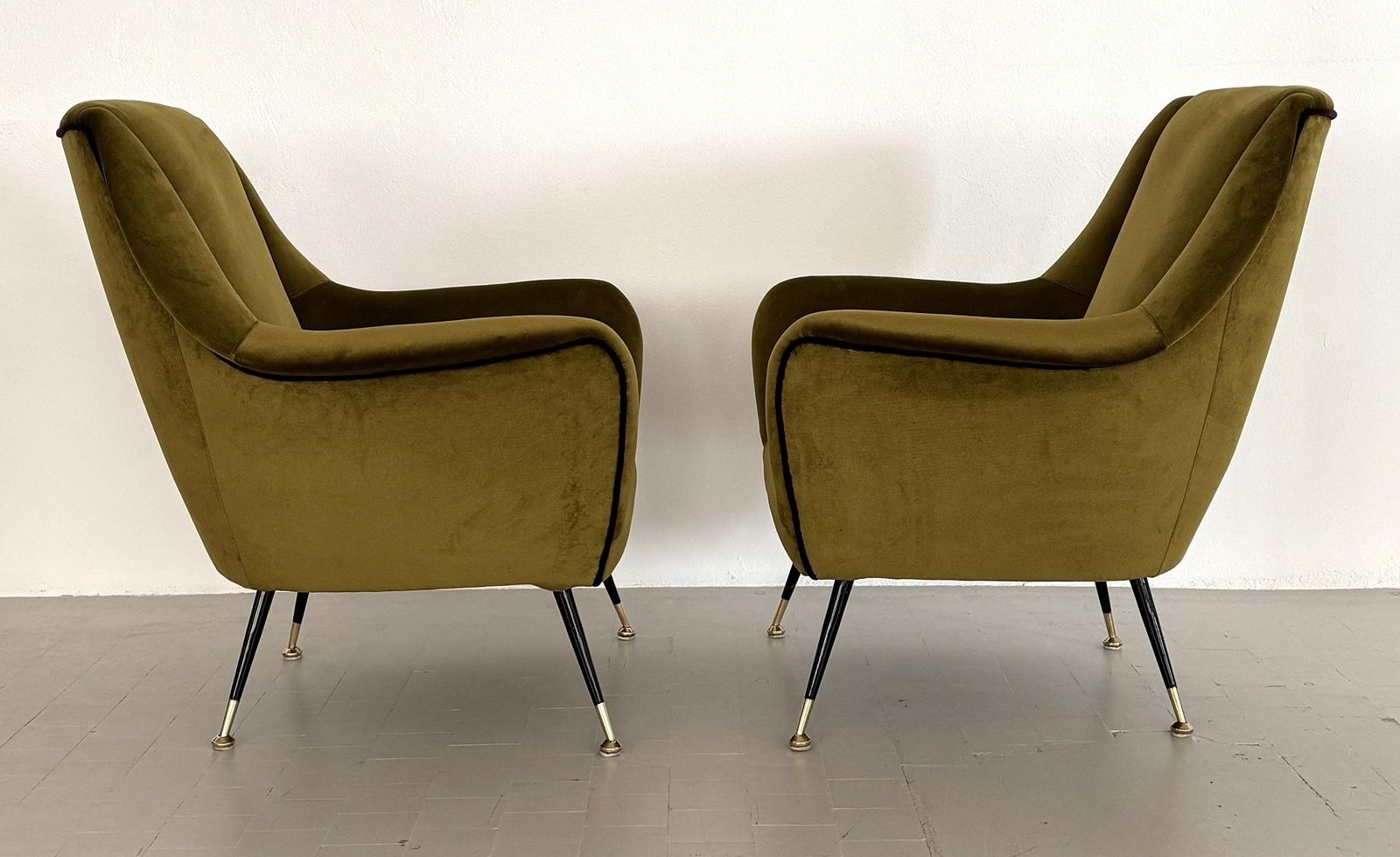 Italian Designer Pair Of Armchairs In Green Moss Velvet With Brass Feet, 1950s photo 2600.0