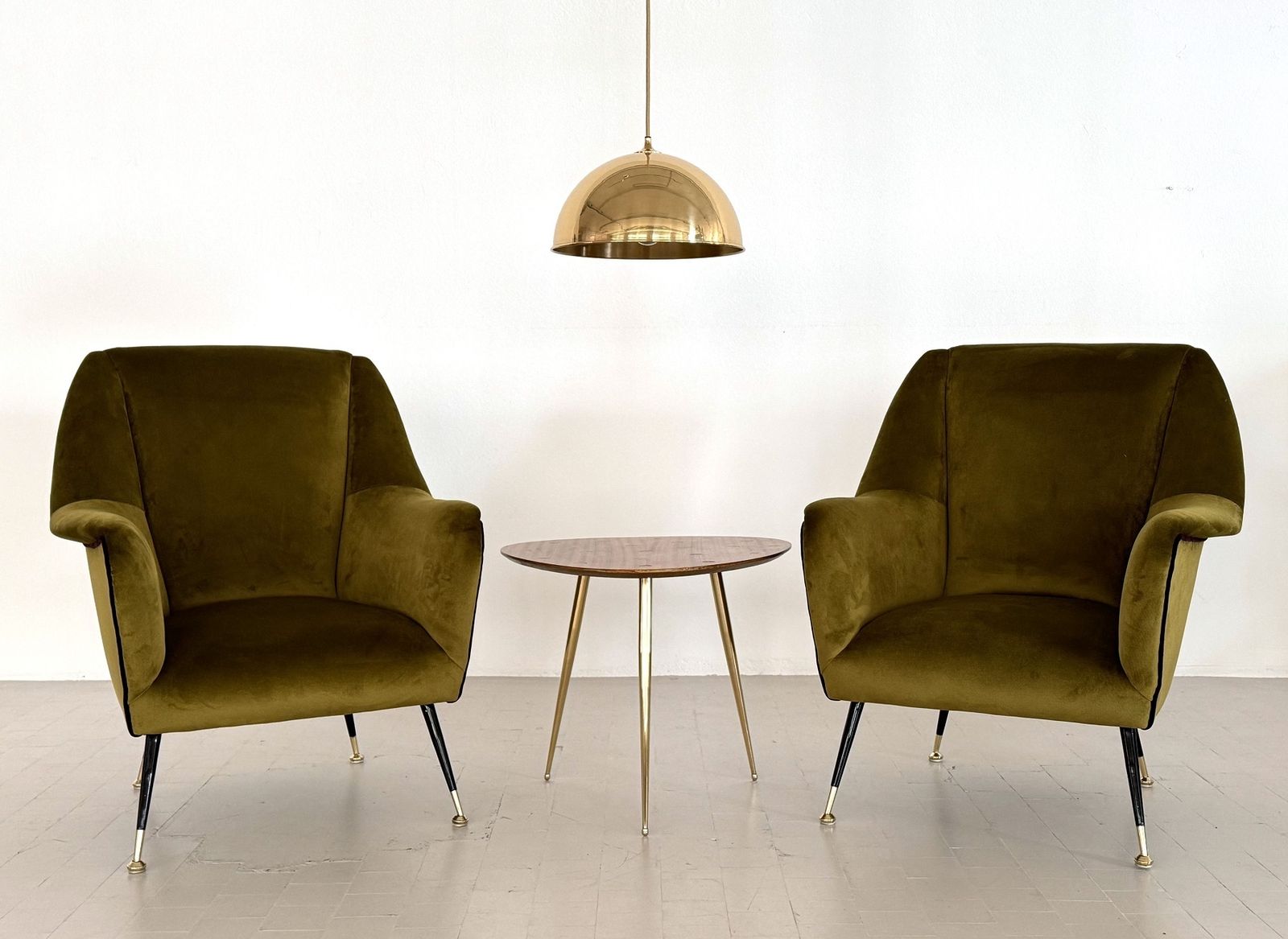 photo vintage Italian Designer Pair Of Armchairs In Green Moss Velvet With Brass Feet, 1950s