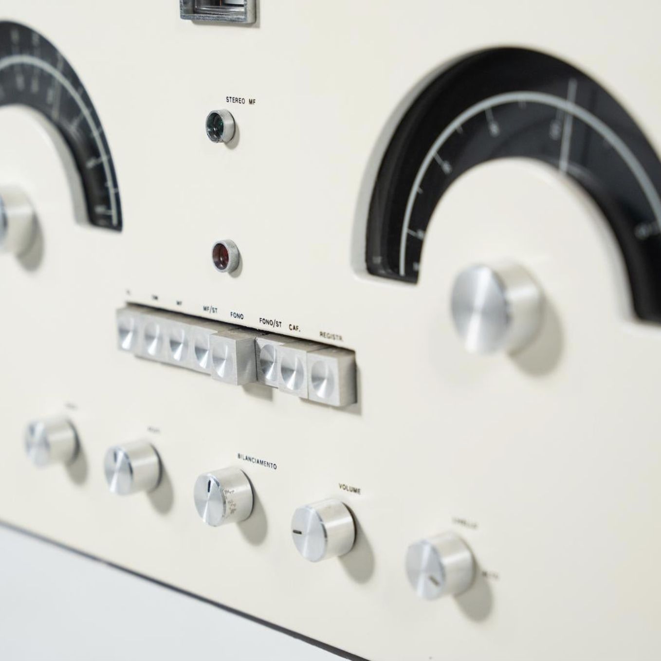 White Record Player Brionvega By Achille & Pier Giacomo Castiglioni, 1960s photo vinterior