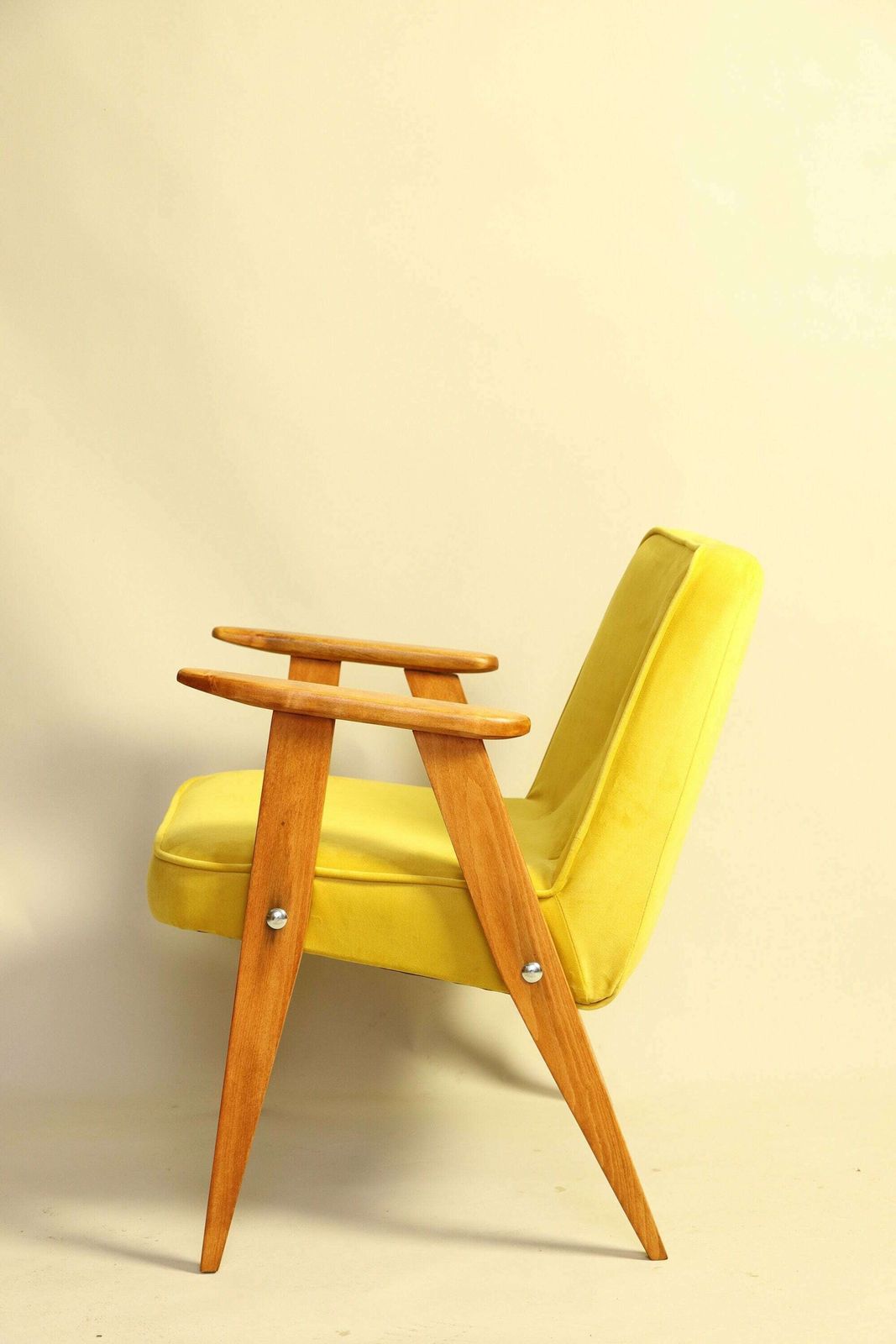 Vintage Fauteuil Naar Voorbeeld Van Józef Chierowski, Model 366, Ca. Jaren 1960, Bekleed Met Fluweel – Mid Century Modern Woonkamer photo furniture