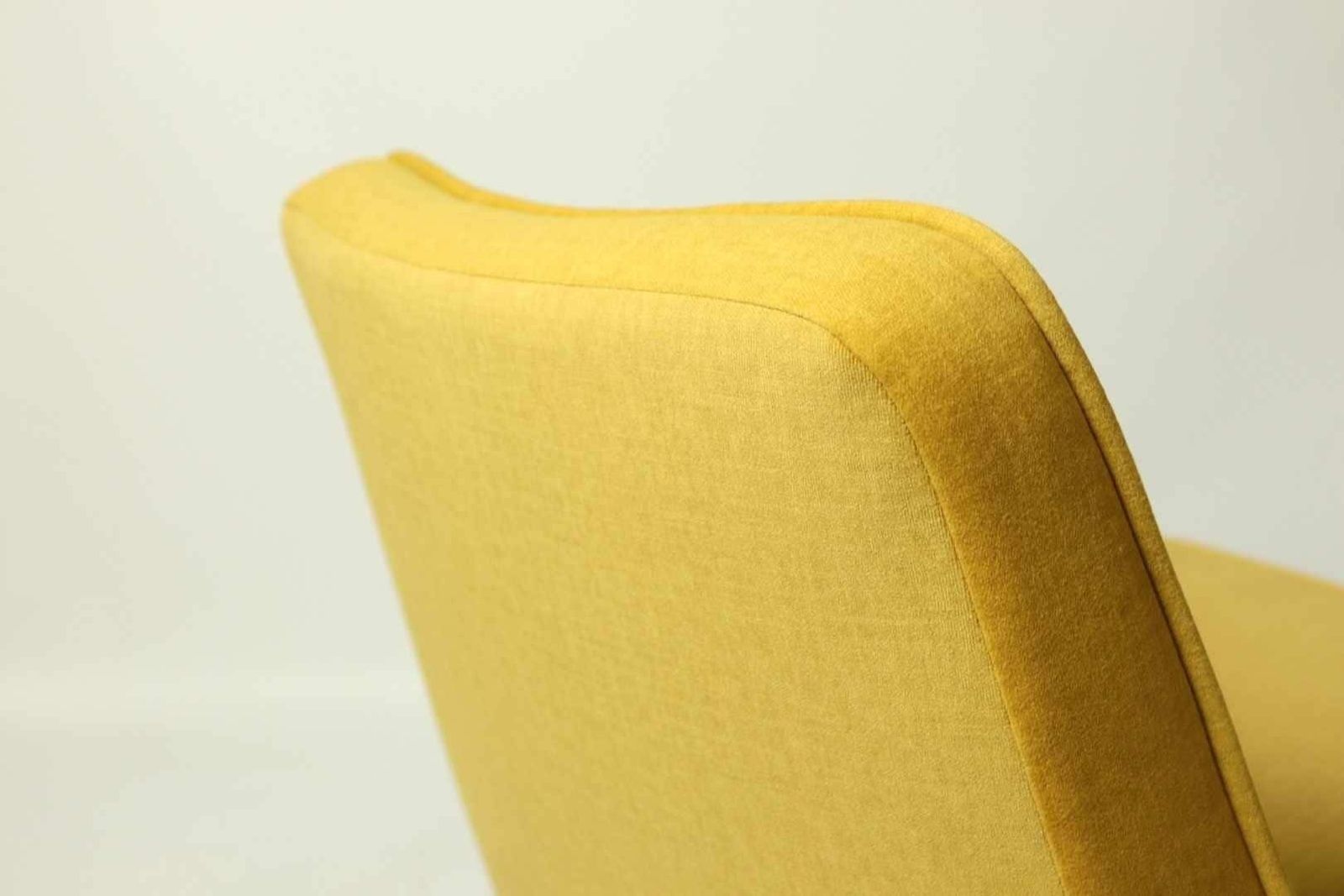 photo furniture Vintage Fauteuil Naar Voorbeeld Van J. Chierowski, Jaren 1960, Geel Bekleed, Opgeknapt