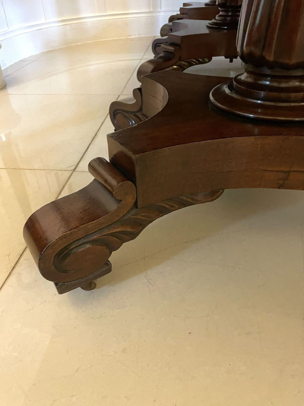 photo buy Exceptional Quality Antique 19th Century Figured Mahogany Triple Pedestal 10/12 Seater Dining Table