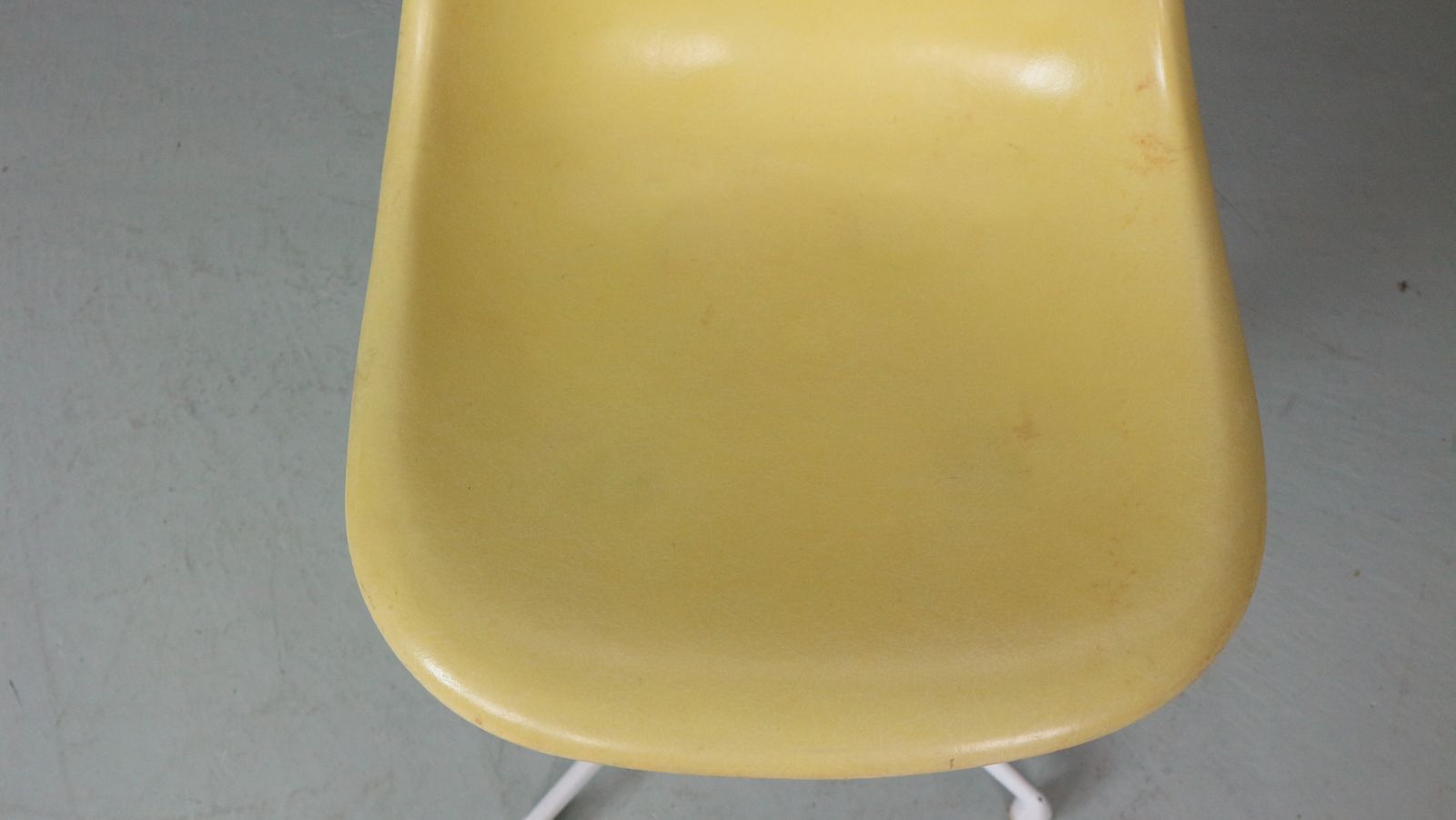 Charles & Ray Eames "La Fonda" Light Yellow Fiberglass Chairs Herman Miller photo buy