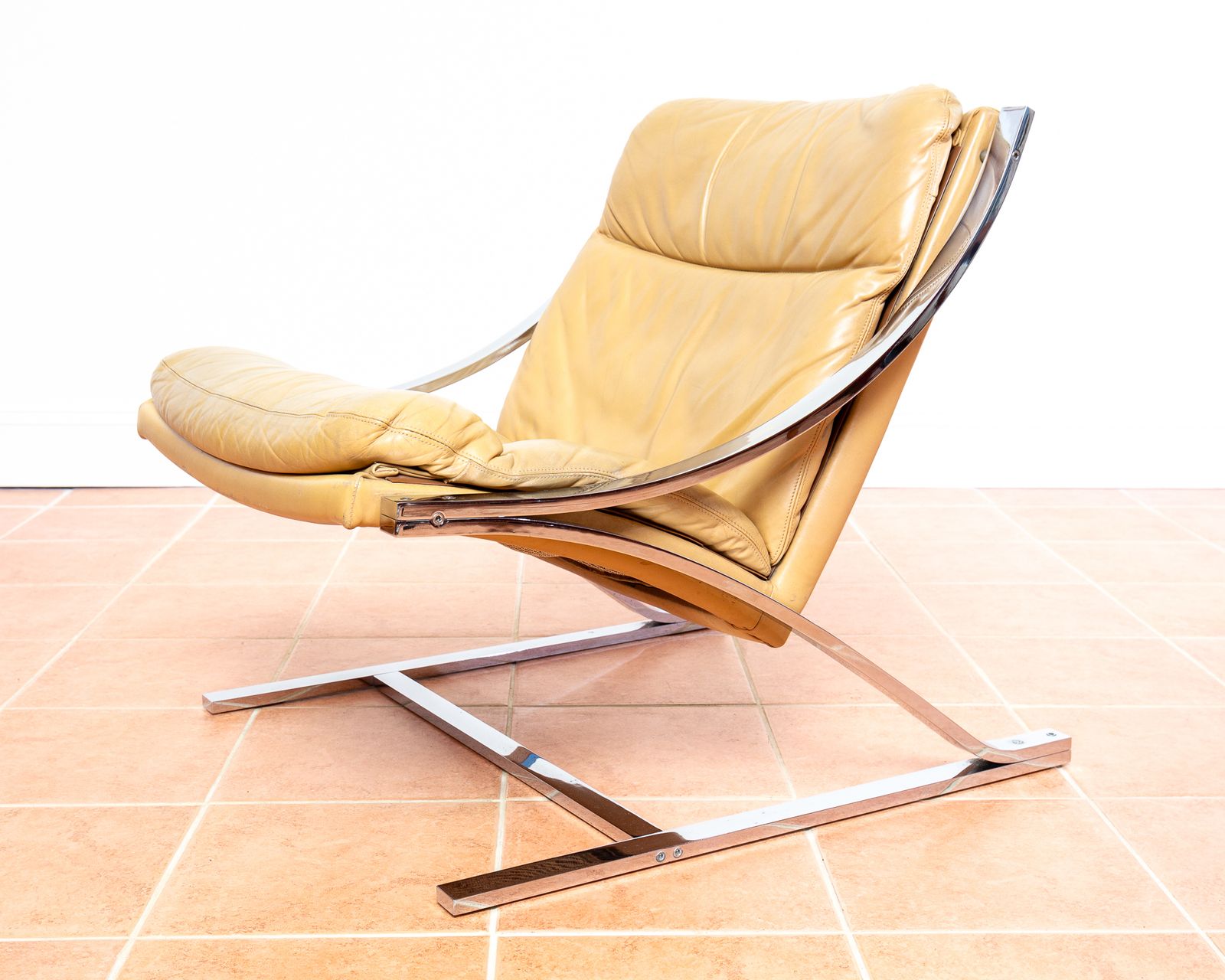 Zeta Leather Chair By Paul Tuttle For Strassle Cream Leather Chrome Cantilever 1970s Space Age Mcm Mid Century Modernist Rocket Launcher Chair Z Chair photo vintage