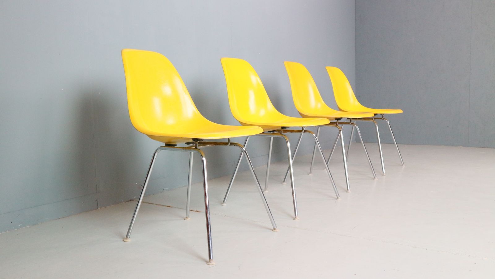 Charles & Ray Eames Set Of 4 Yellow "La Fonda" Chairs For Herman Miller, 1960 photo buy