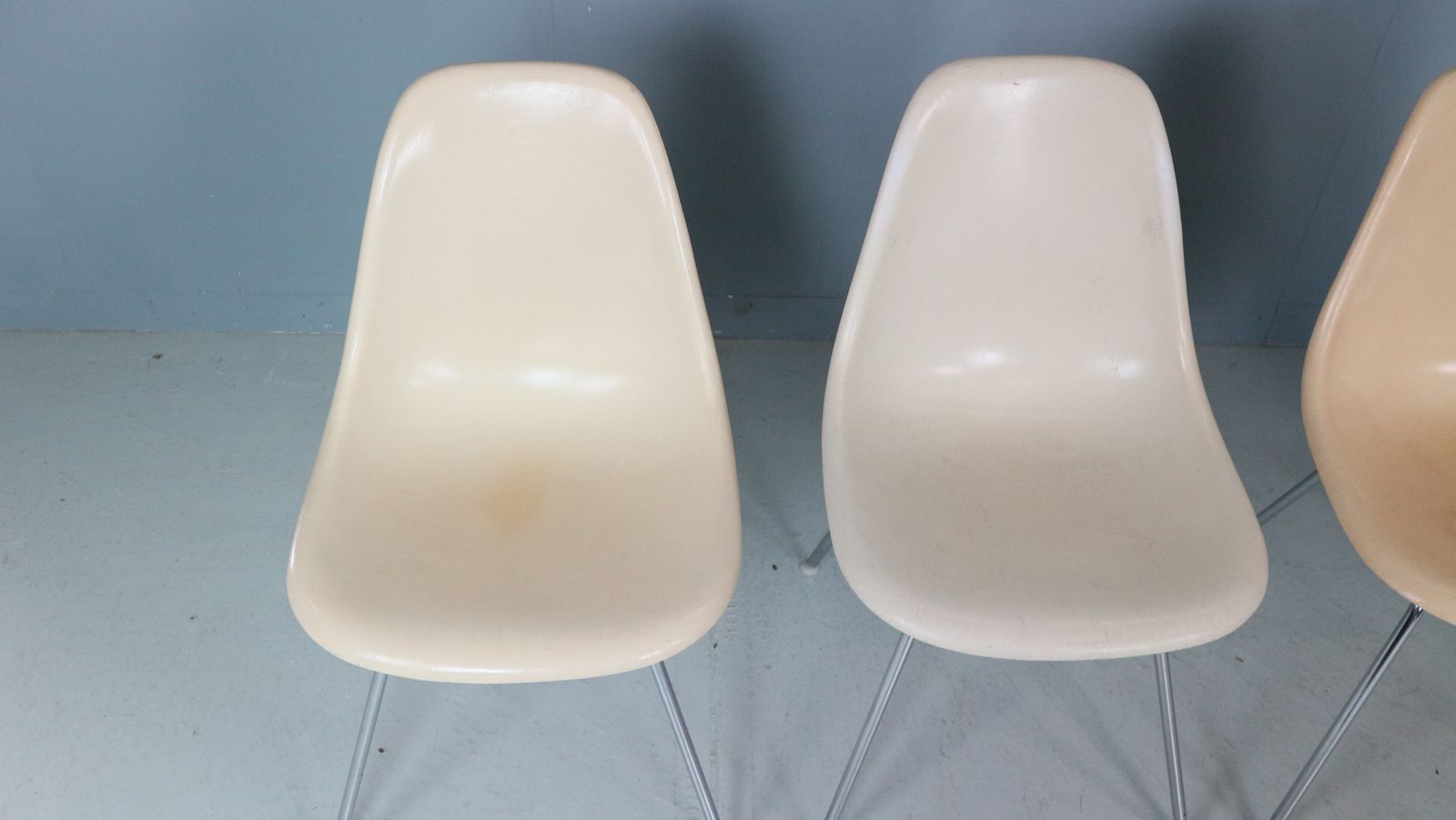 Charles & Ray Eames Set Of 4 Off White "H Base" Chairs For Herman Miller, 1960 photo for sale
