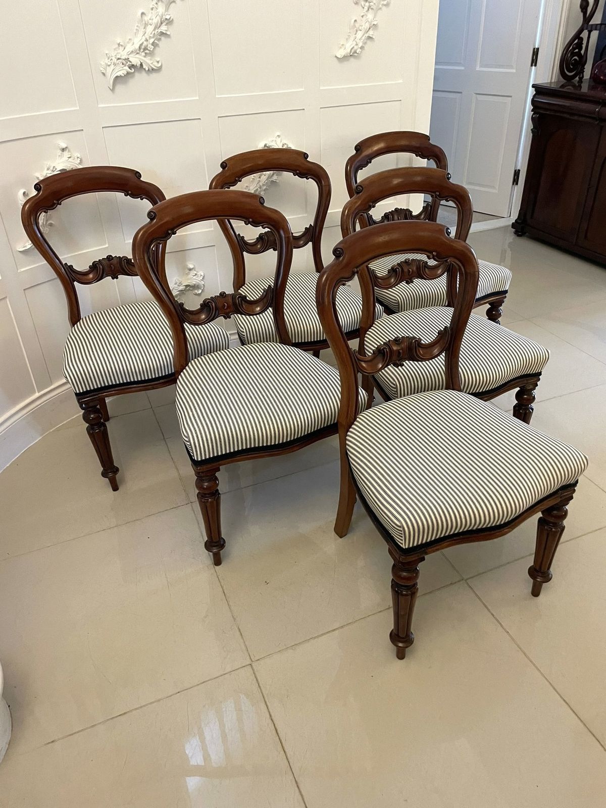 Antique 19th Century Mahogany Carved Set Of 6 Dining Chairs photo for sale
