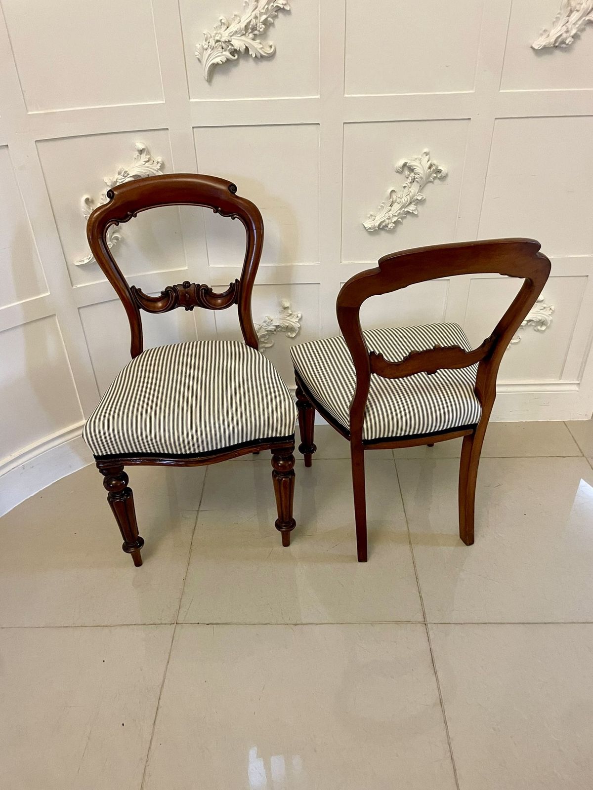 photo furniture Antique 19th Century Mahogany Carved Set Of 6 Dining Chairs