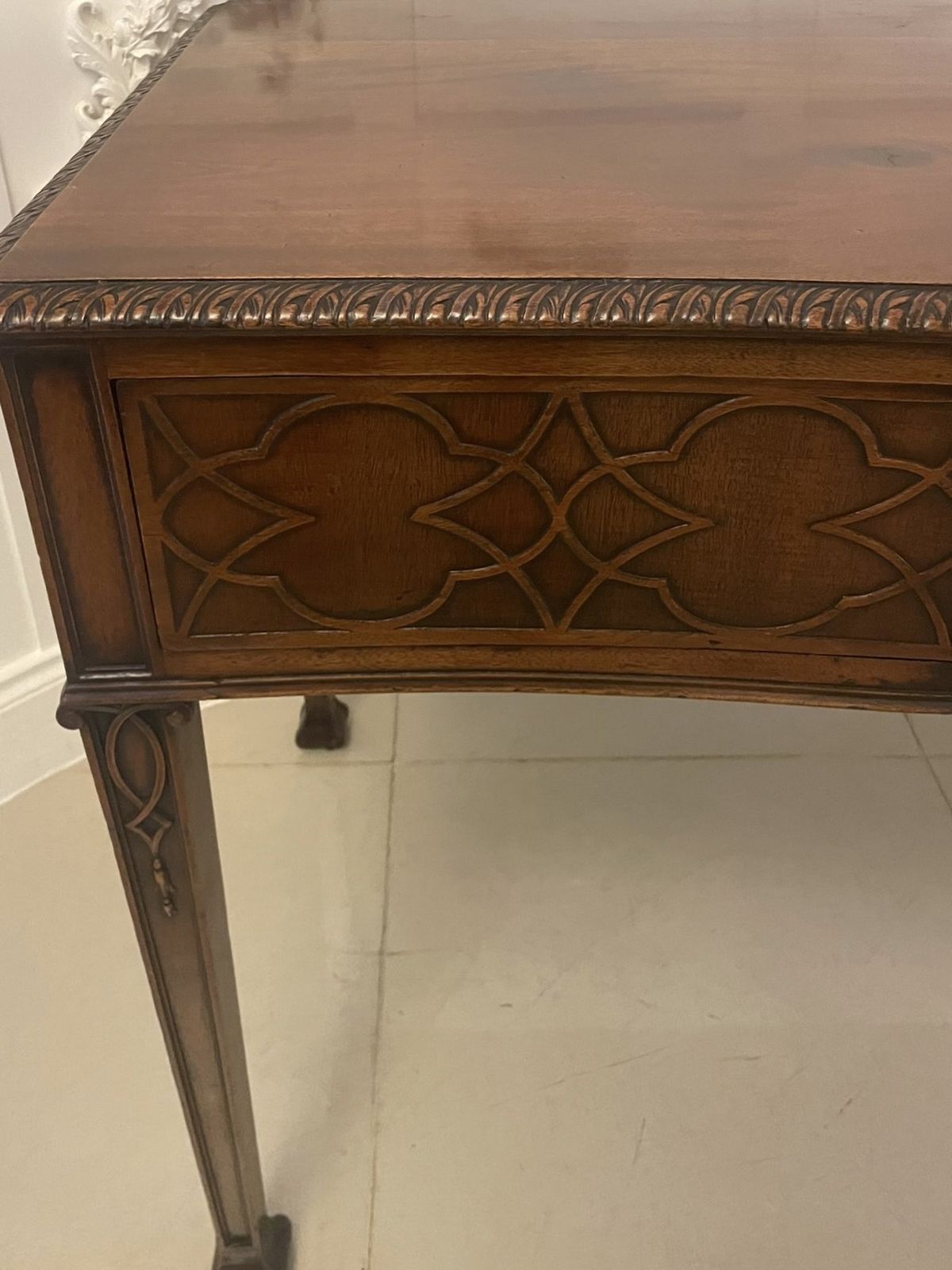 photo vinterior Antique 19th Century Quality Carved Figured Mahogany Serving Table