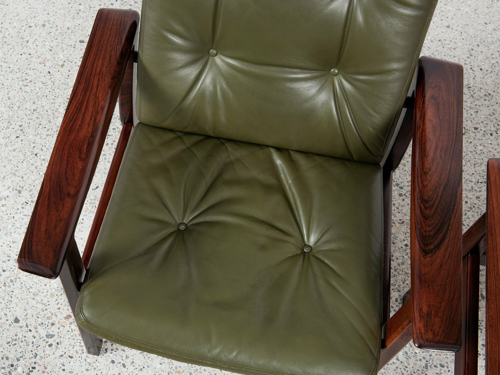 Midcentury Danish Set Of 6 Chairs With Armrests In Rosewood And Leather By Arne Vodder For Sibast photo buy