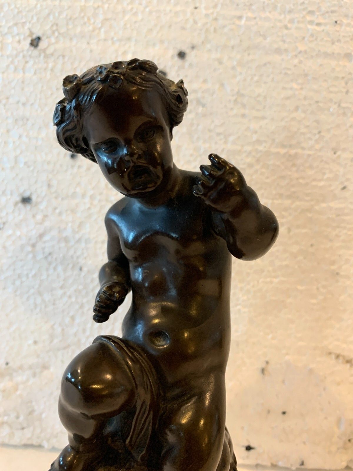 photo vinterior Pair Of Bronze Putti With Brown Patina On White Marble Base 20th Century