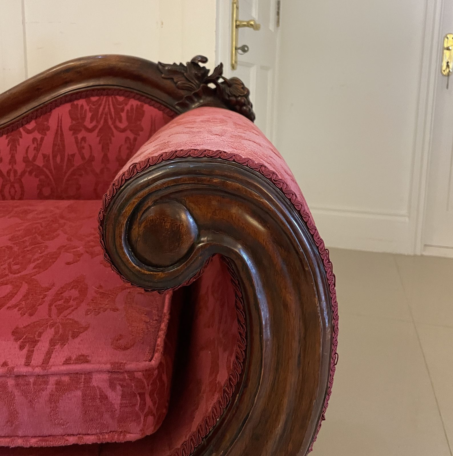 Outstanding Quality Antique 19th Century Carved Mahogany Chaise Longue photo Furniture