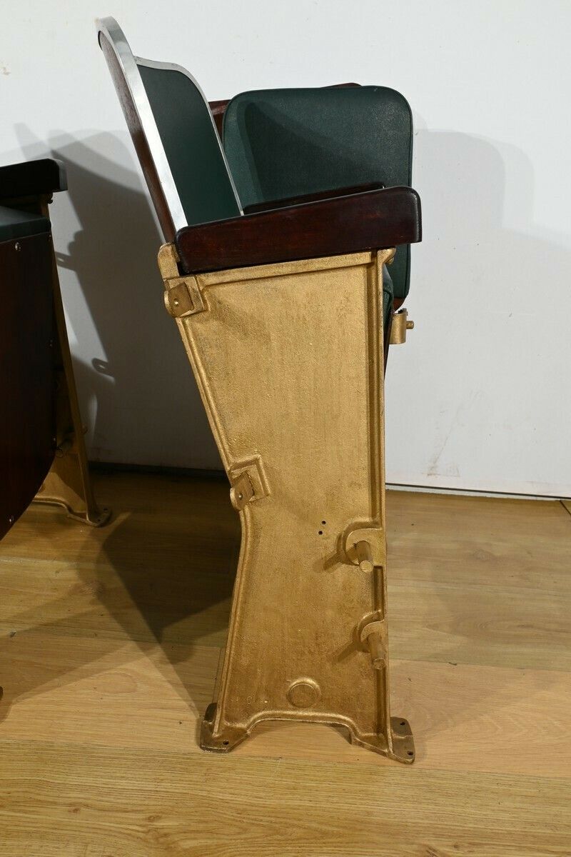photo vinterior Cinema Seats In Faux Leather And Mahogany – 1950