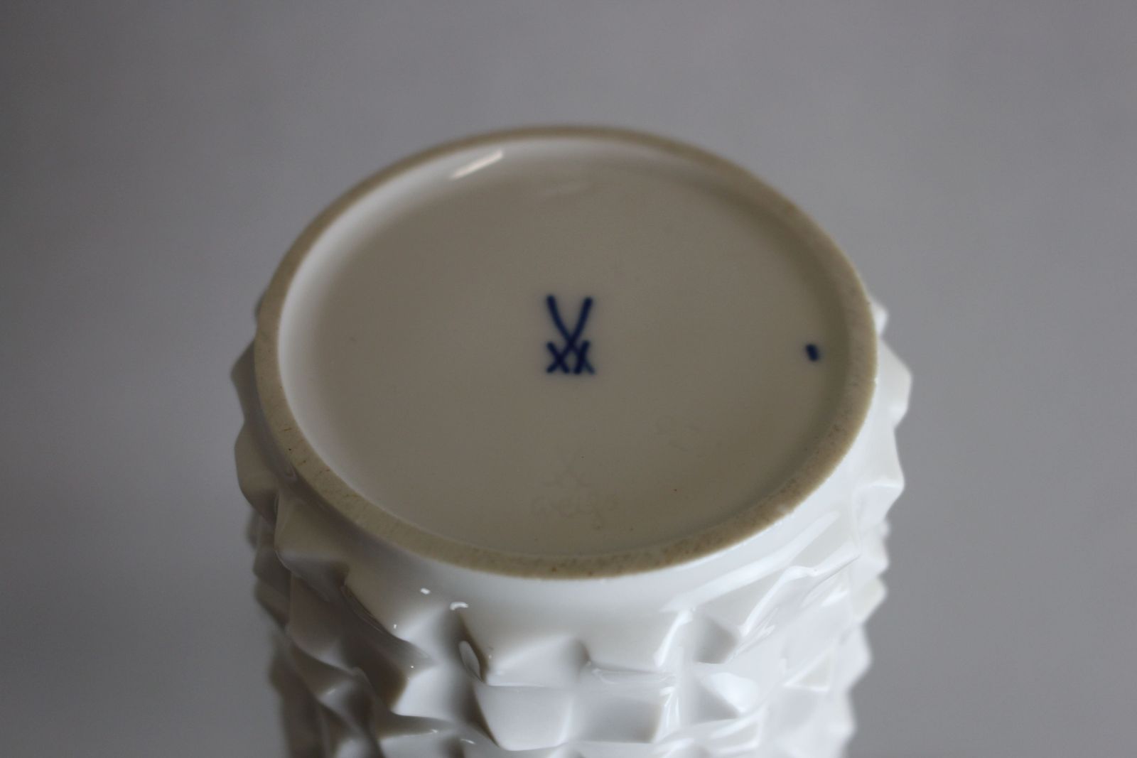 1960’s Meissen White Vase By Ludwig Zepner In Original Box photo vinterior