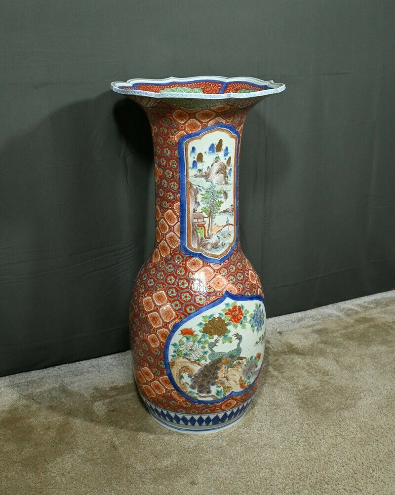 Japanese Porcelain Vase, Meiji Period – Late 19th Century photo for sale