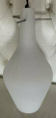 photo vinterior Mid Century Pendant Lamp In Opaline Glass And Iron, Italy, 1950s