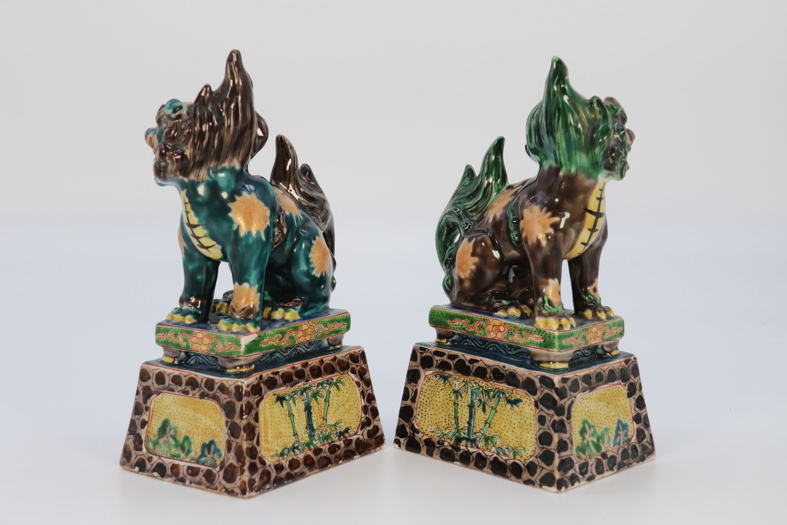 A Highly Decorative Pair Of Chinese Pottery Buddhist Lions Circa 1900. photo vinterior