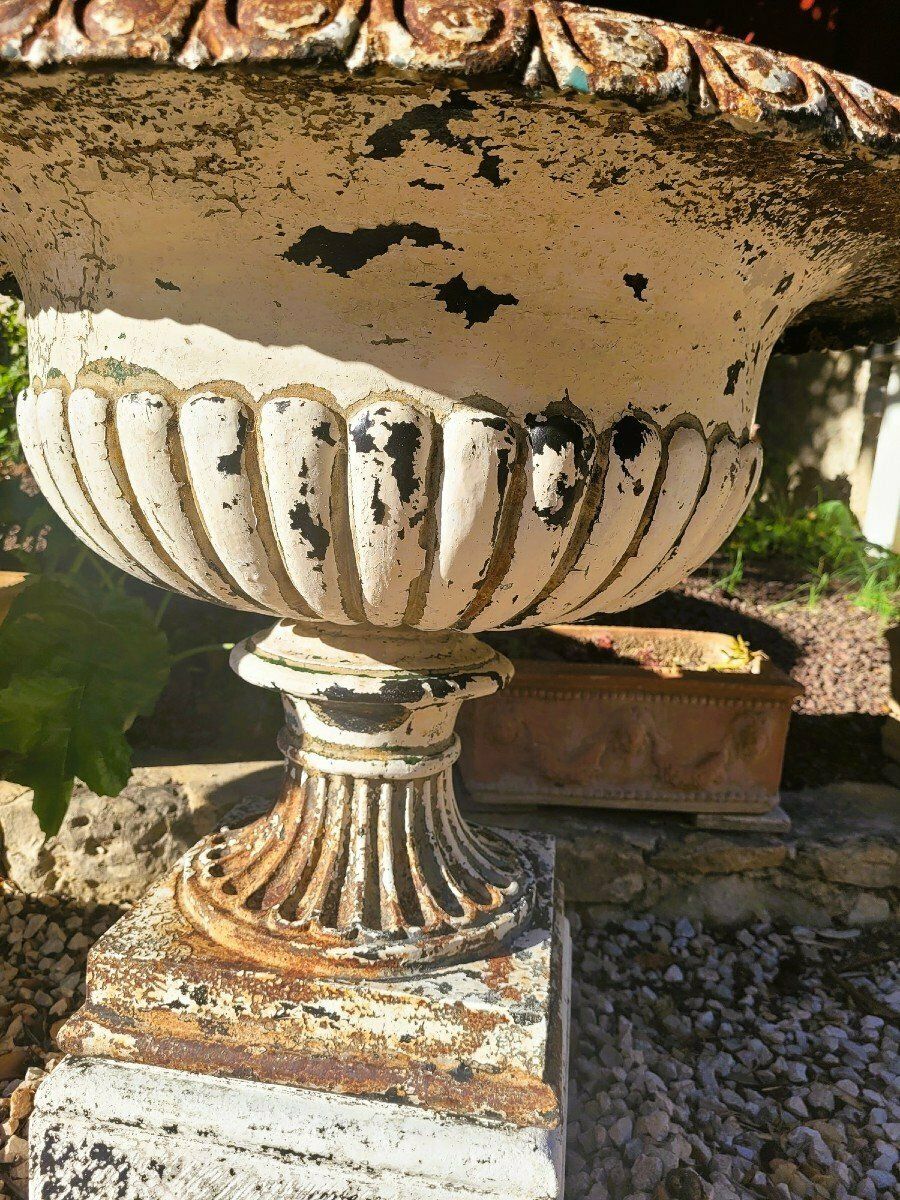 2 Cast Iron Garden Vases On Base, 19th Century photo vinterior